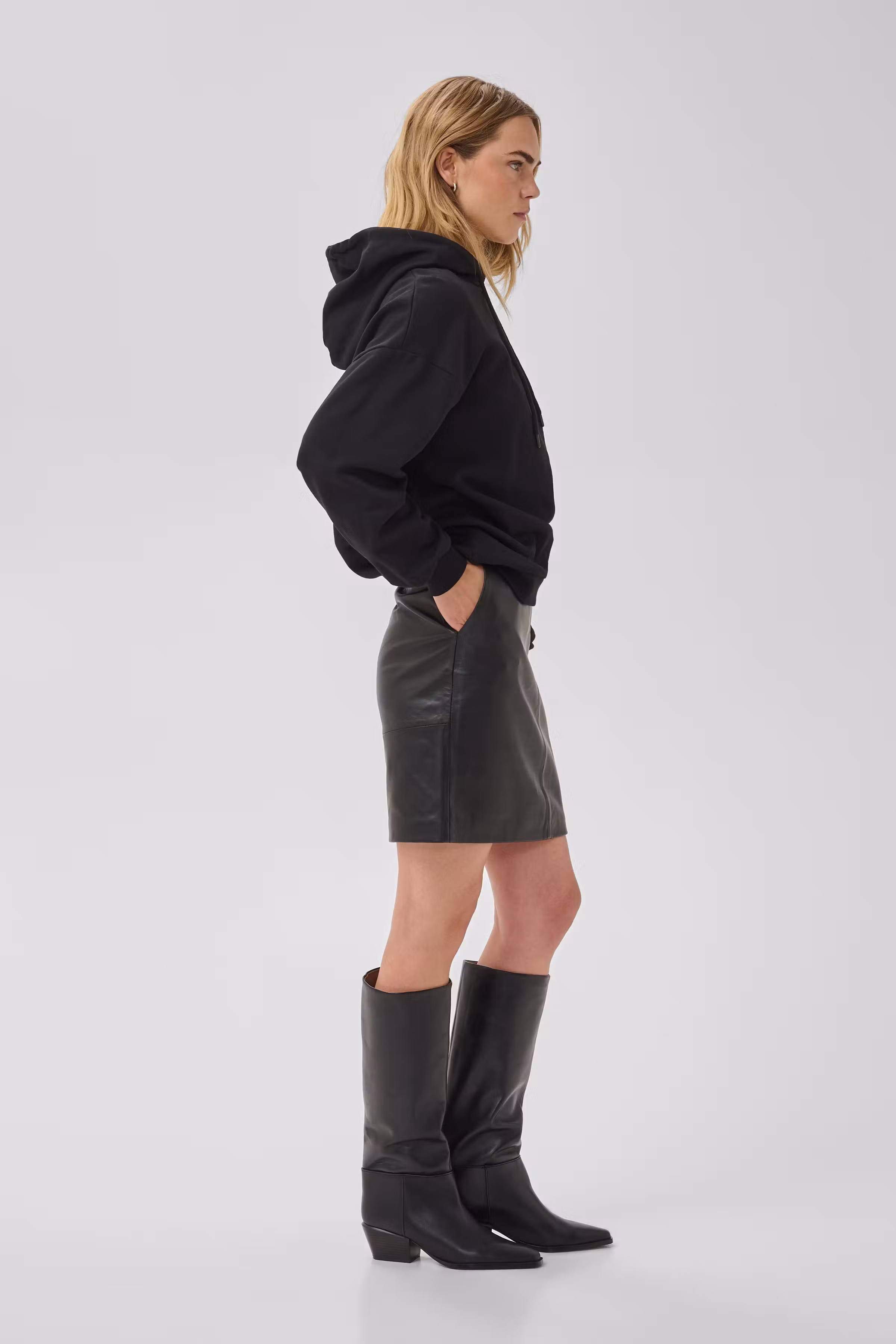 19 THE LEATHER SKIRT LOOKBOOK DETAIL 10703578-100031
