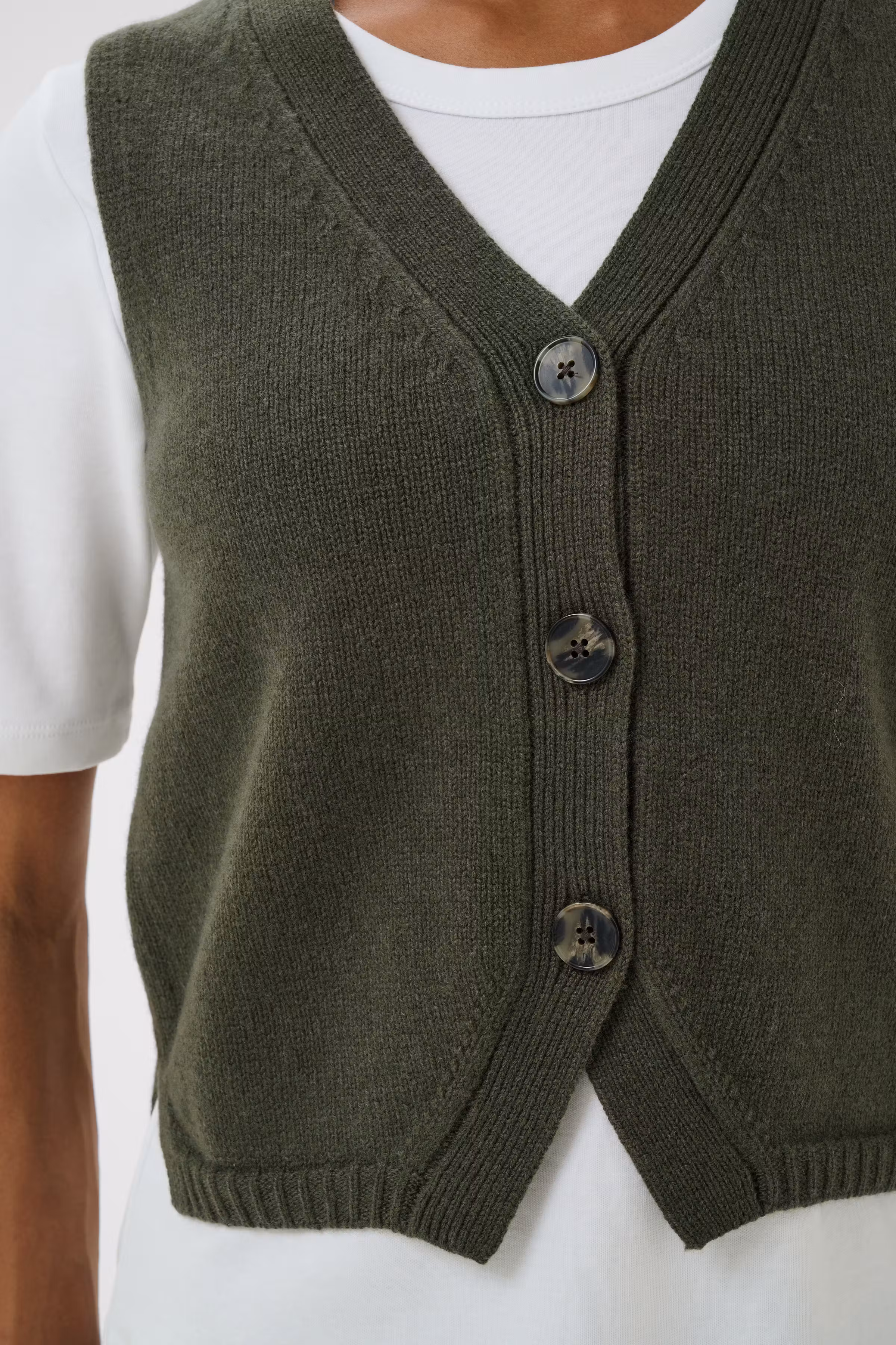 SylvaPW Vest LOOKBOOK DETAIL 30310052-190312