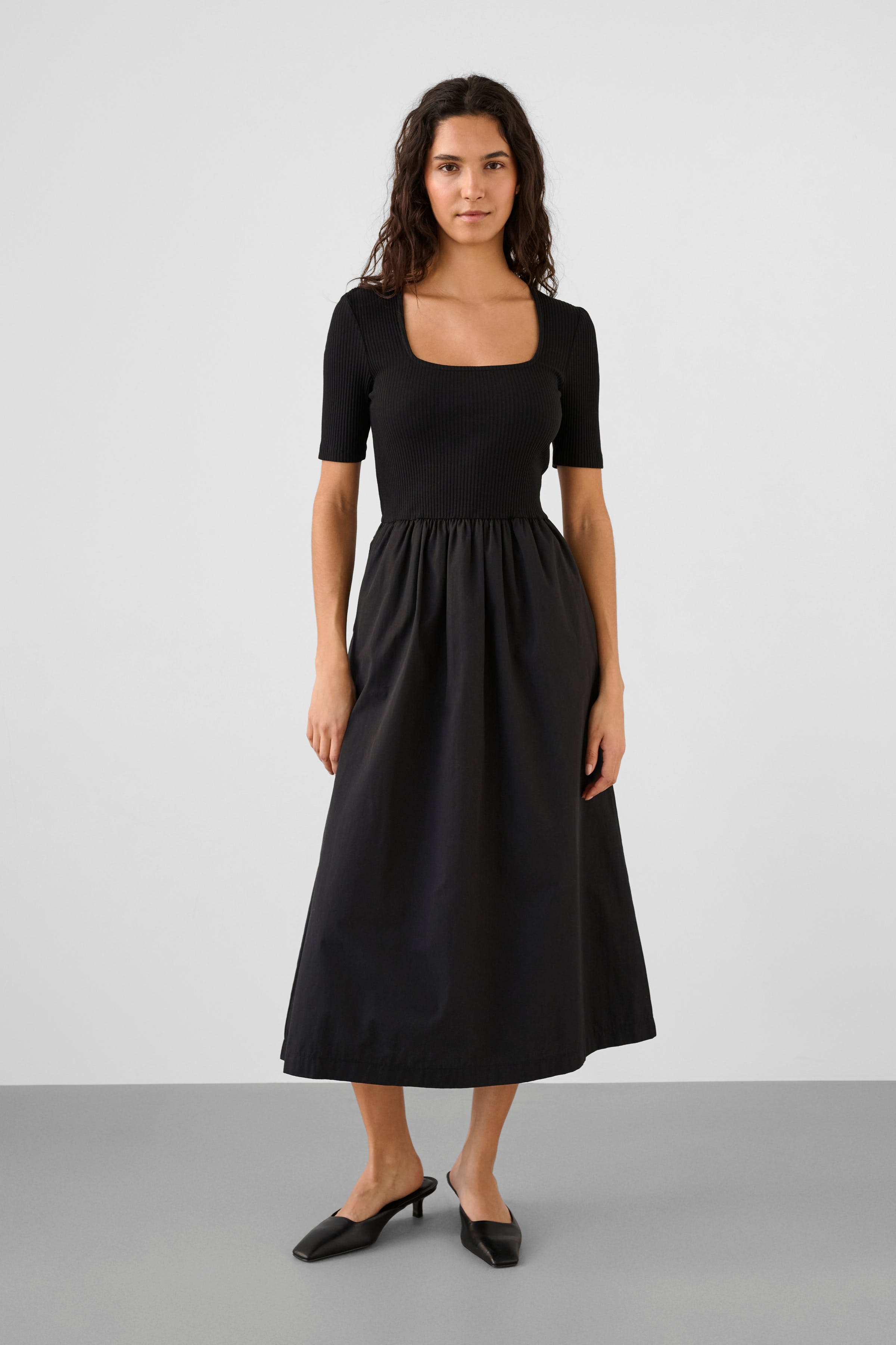 SLSimone Kleid LOOKBOOK FRONT 30408550-194008