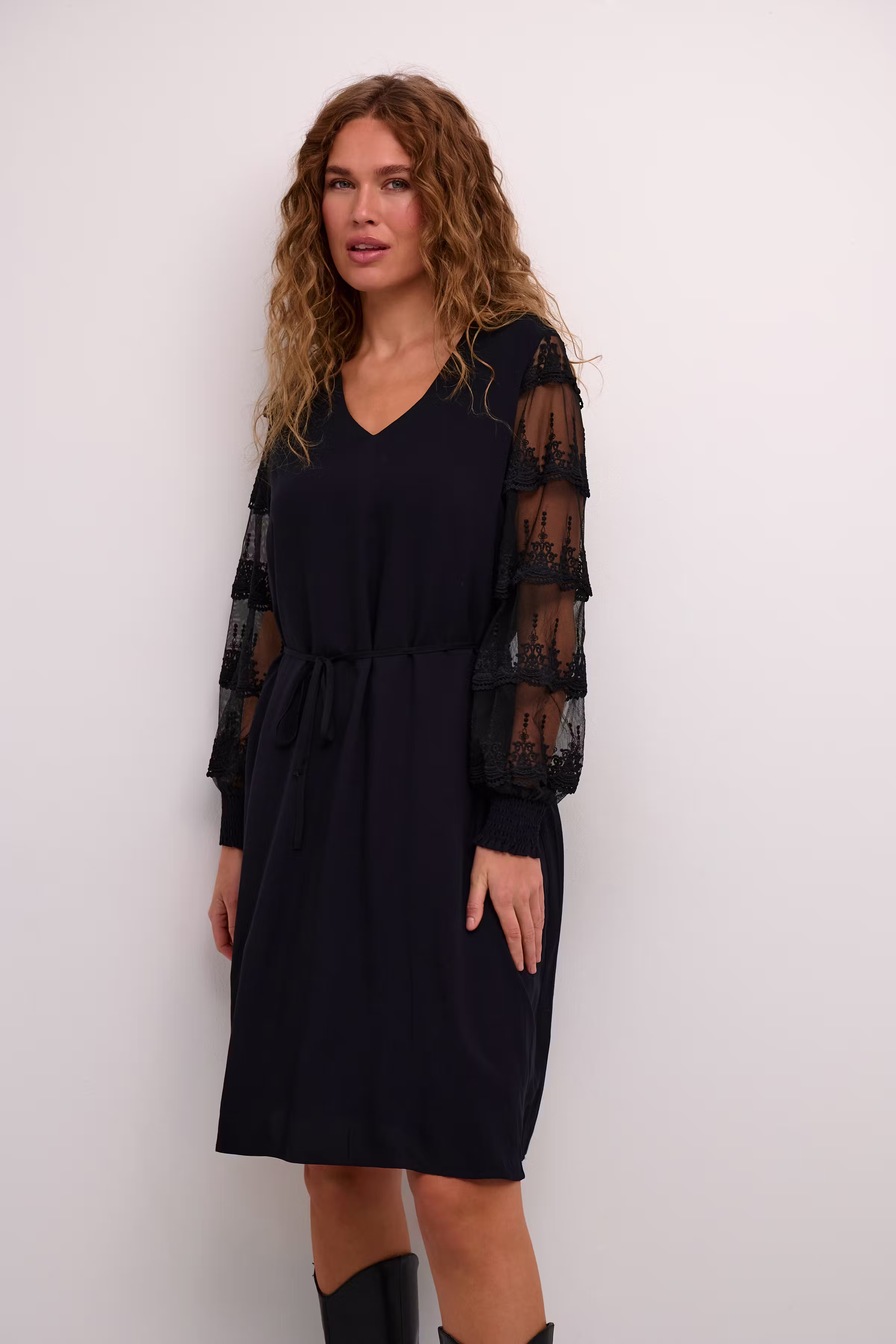KAiva Kjole LOOKBOOK FRONT 10509338-100121
