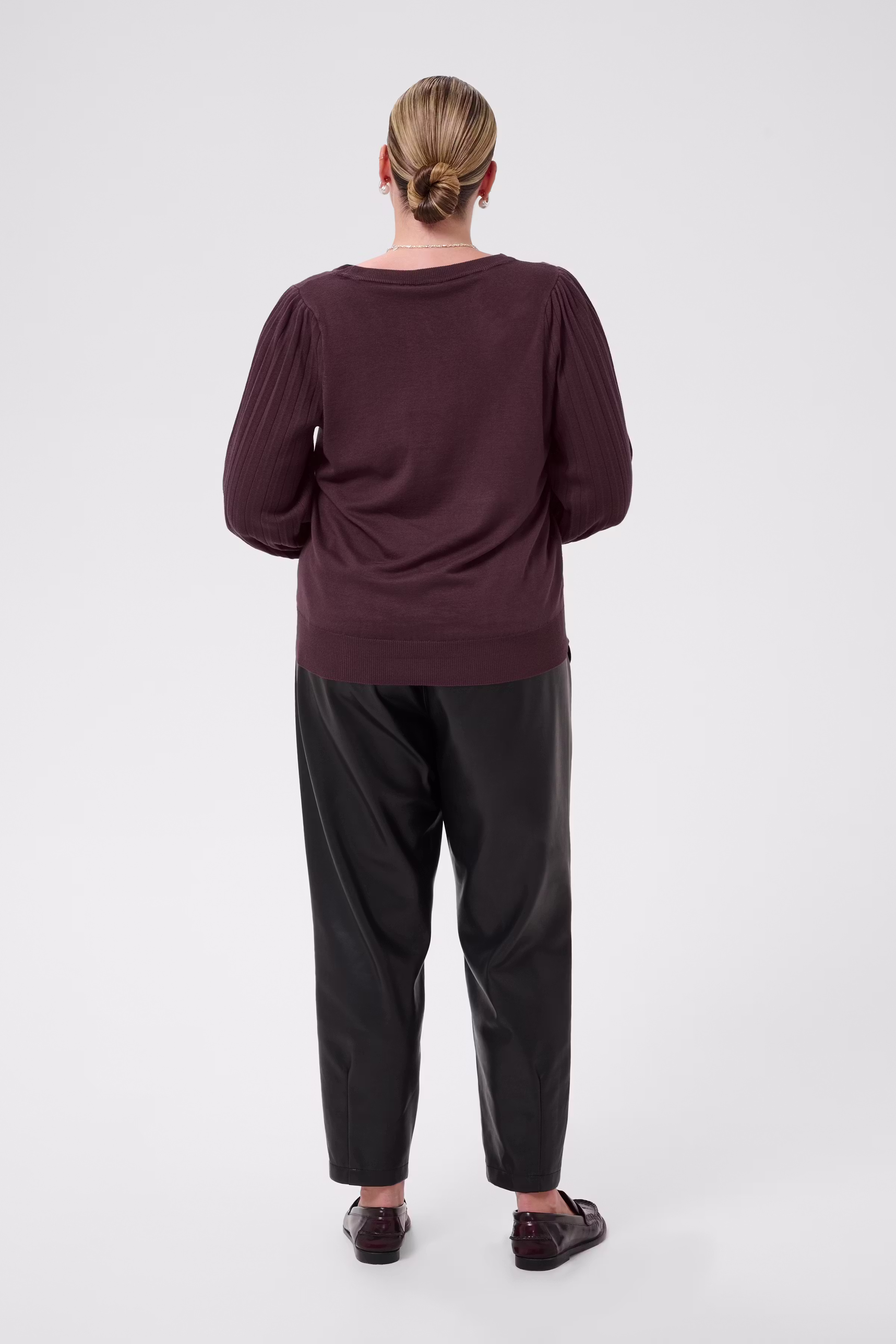 KCloni Pullover LOOKBOOK BACK 10581811-191619