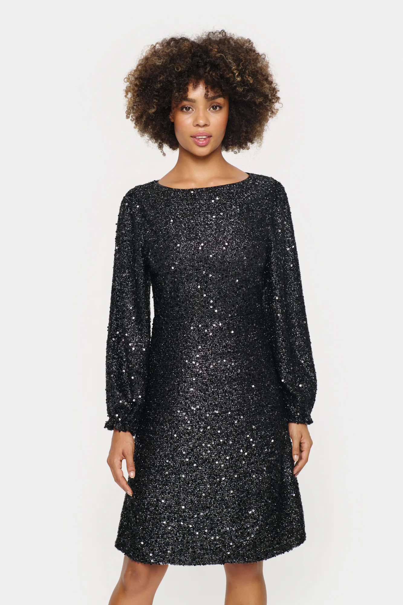 HinnaSZ Paillette Kleid LOOKBOOK FRONT 30513665-193911