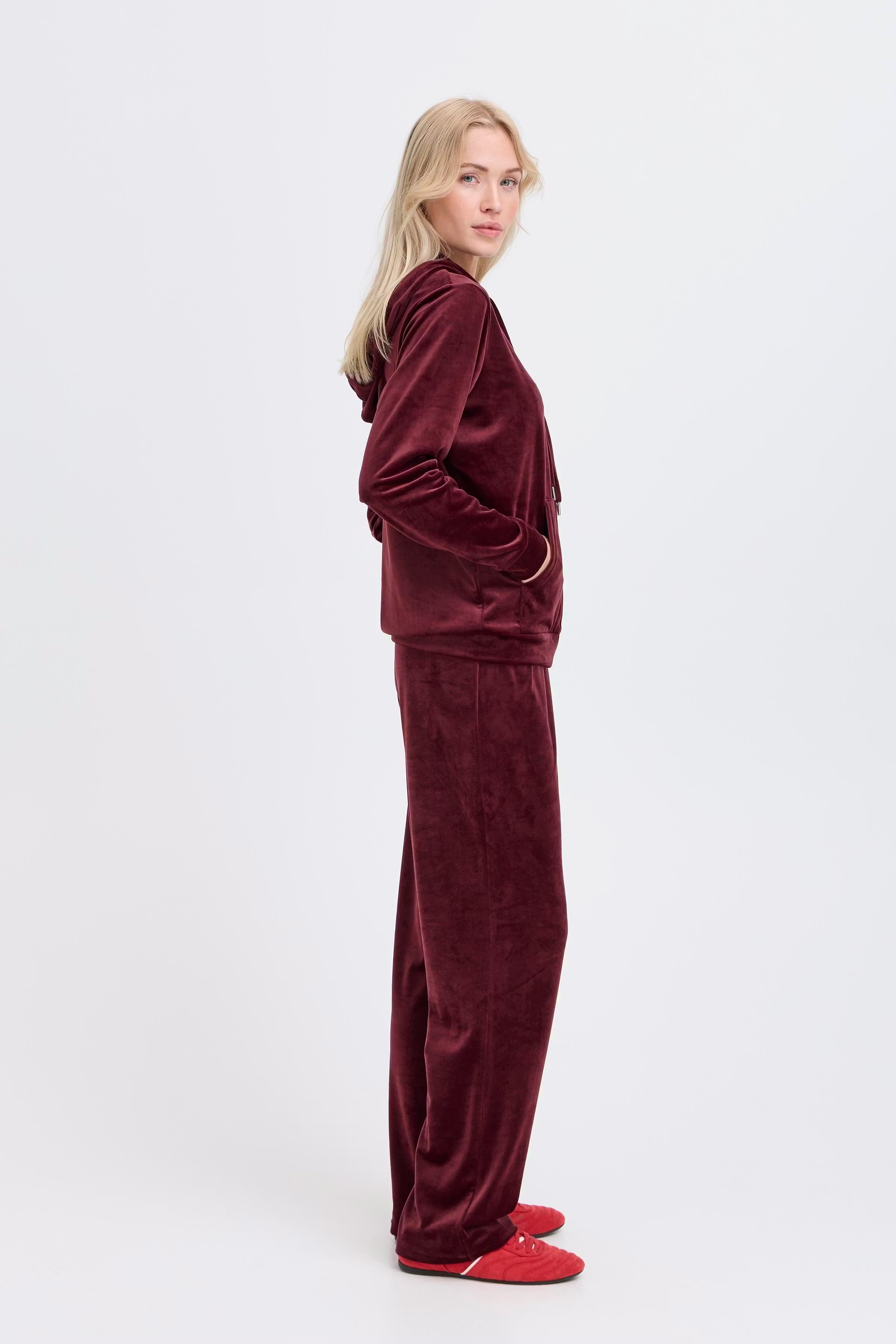 BYSTILLA Veloursett LOOKBOOK FRONT 20816019-191627