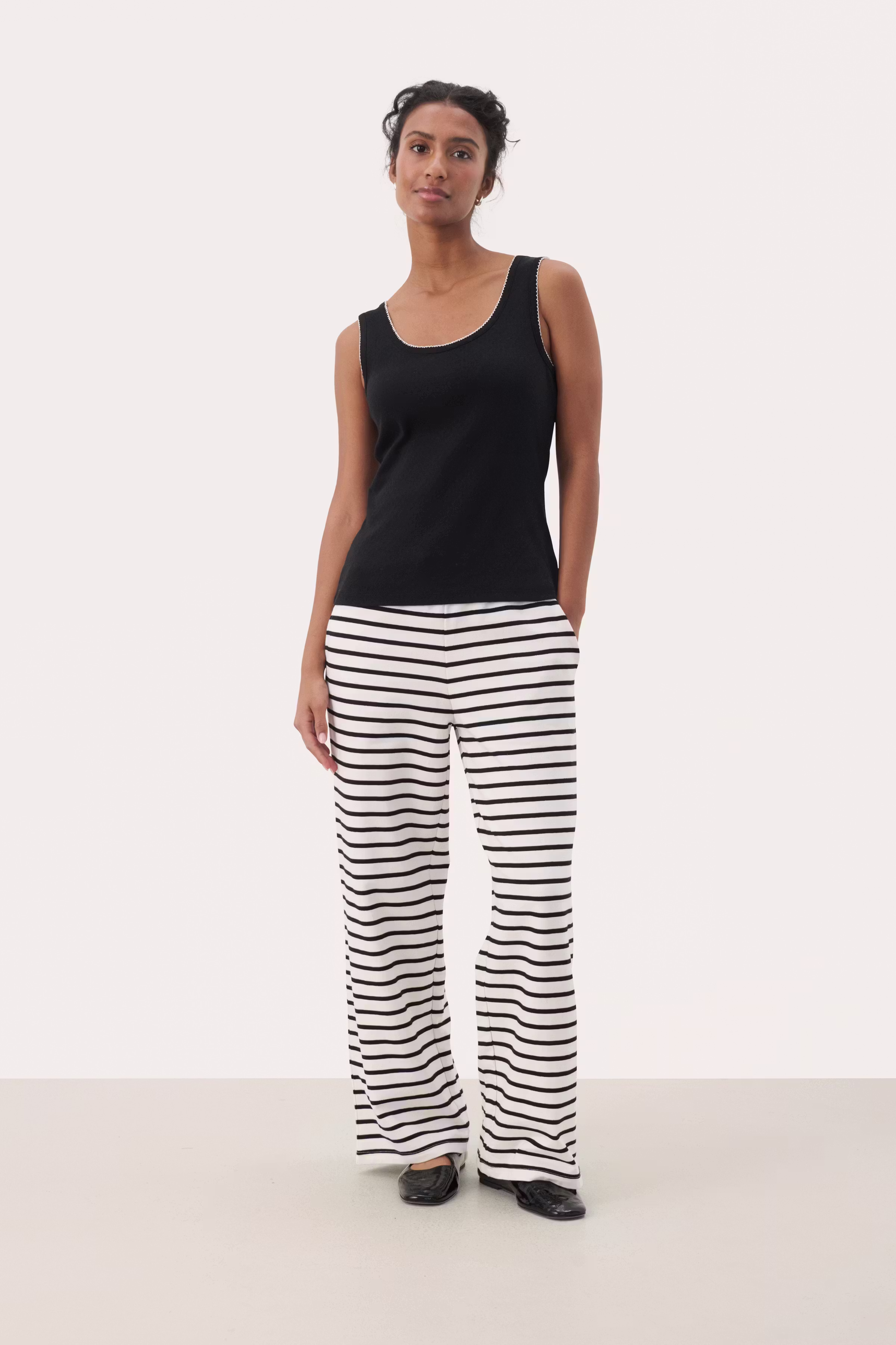 JuliannesPW Top LOOKBOOK FRONT 30309844-194008
