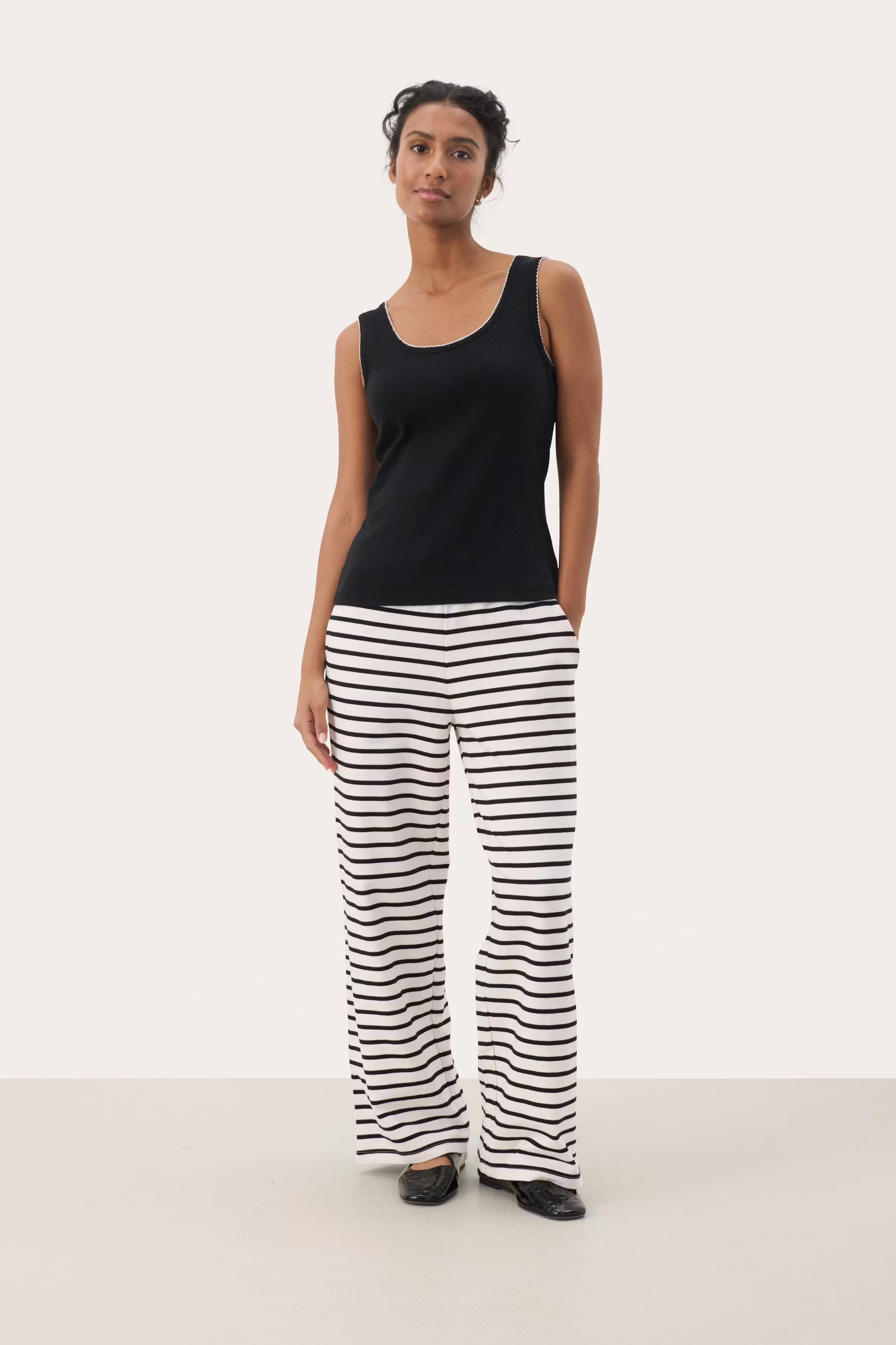 JuliannesPW Top LOOKBOOK FRONT 30309844-194008