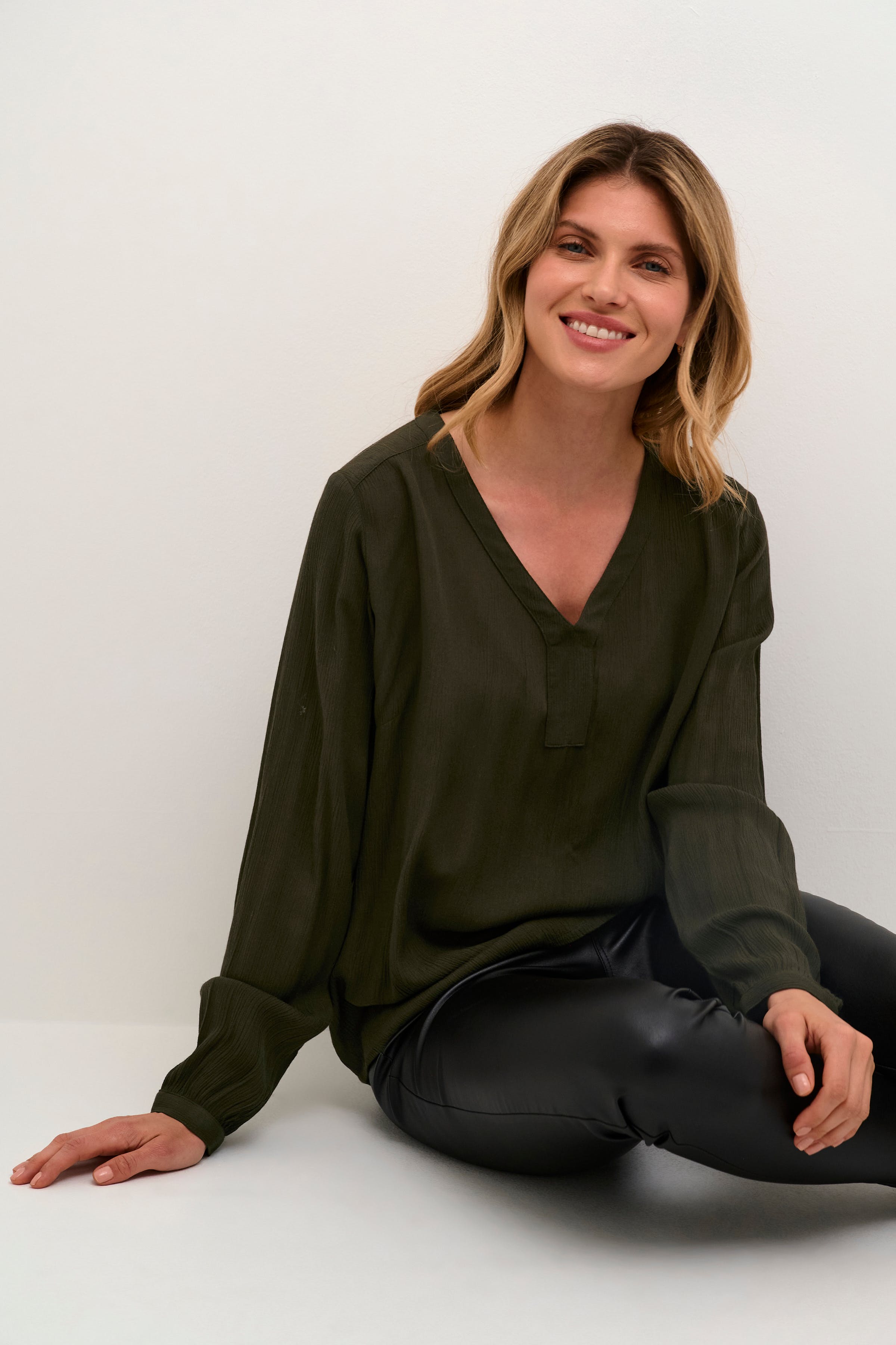 KAamber Blus LOOKBOOK DETAIL 501032-190414