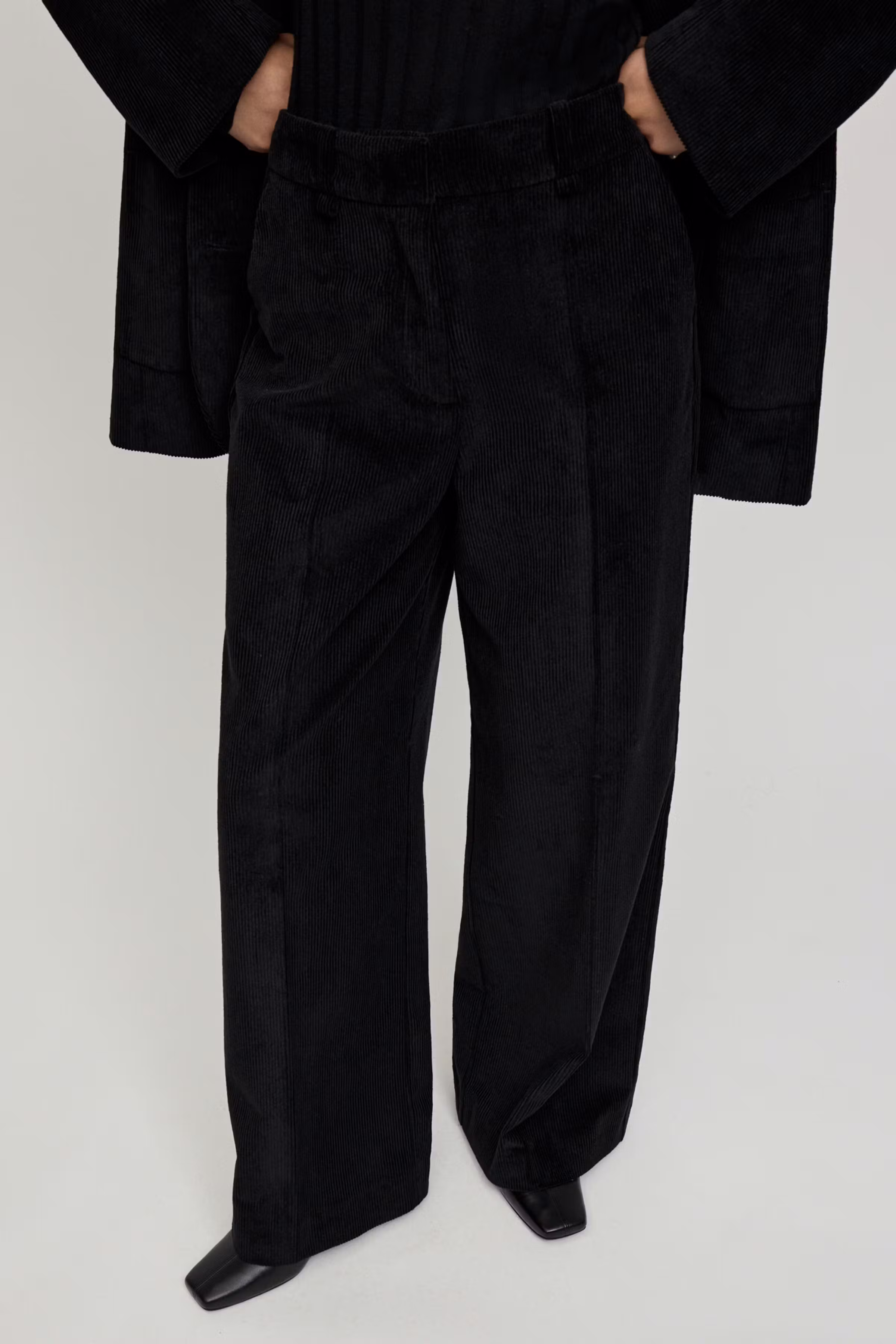 PERNILLE Trousers LOOKBOOK FRONT 30600618-BK999