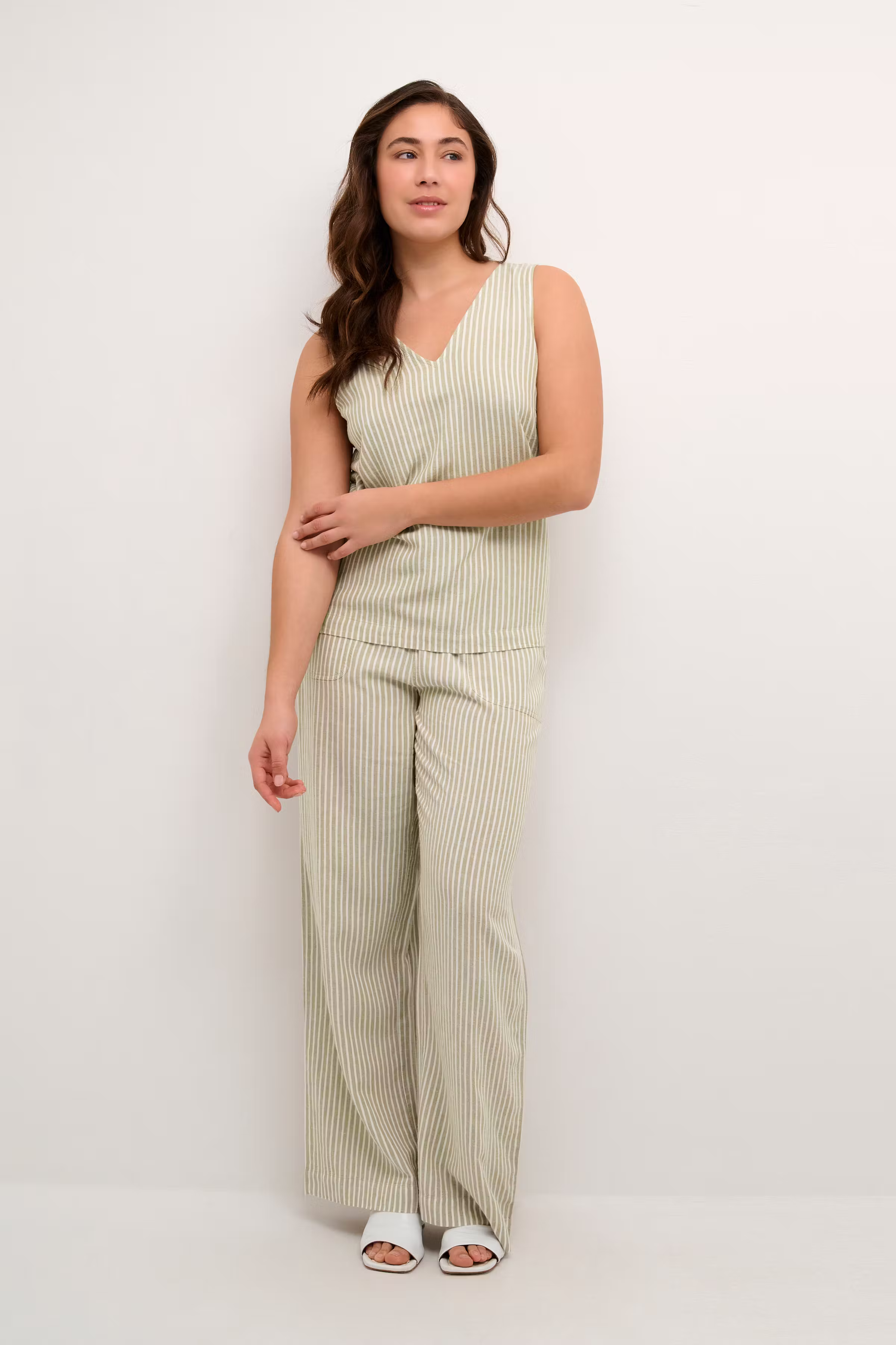 KAmilia Linen Top LOOKBOOK FRONT 10508426-105466