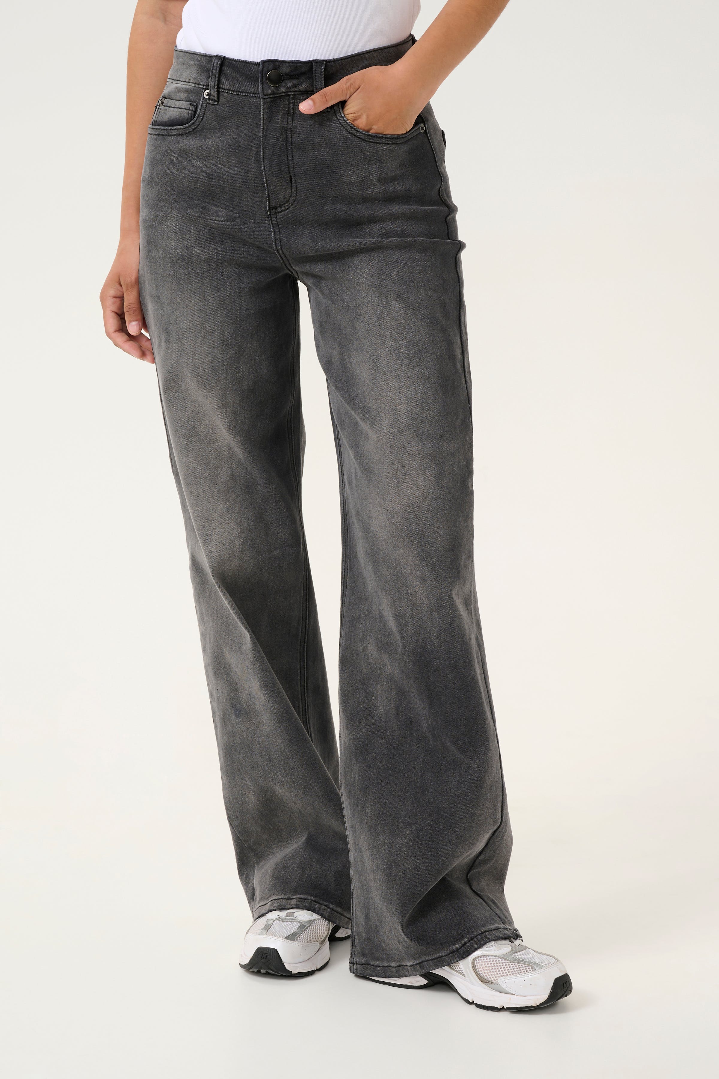 KAsinem Straight Jeans LOOKBOOK FRONT 10509518-103162