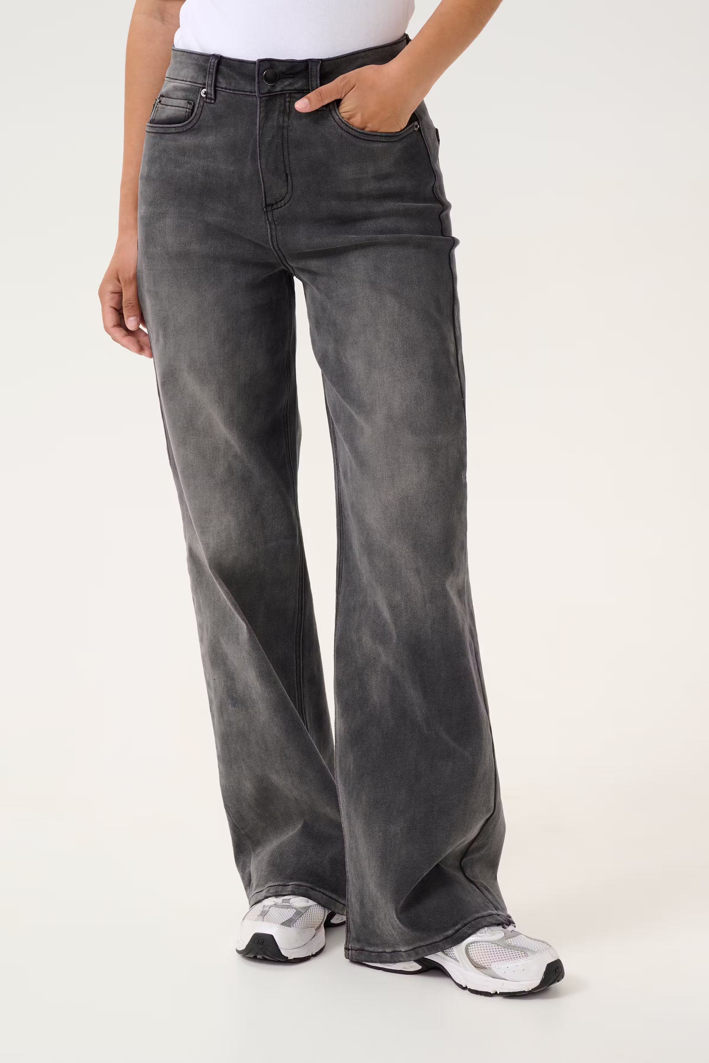 KAsinem Straight Jeans LOOKBOOK FRONT 10509518-103162