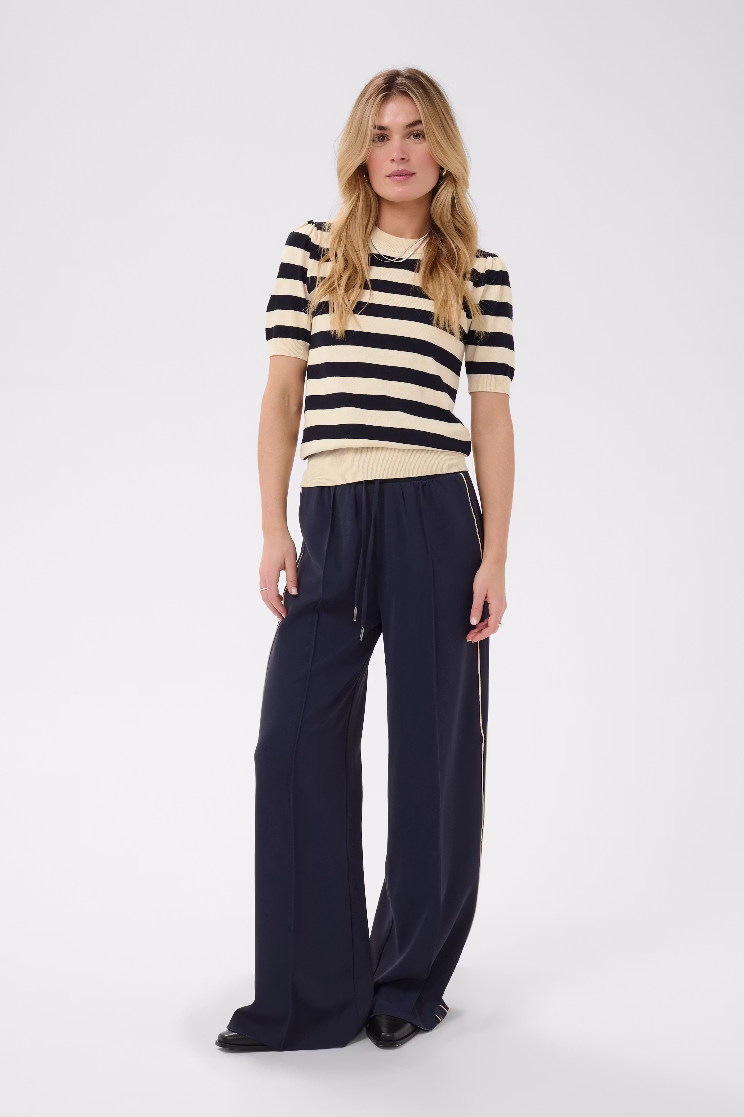 MilaSZ Pullover LOOKBOOK FRONT 30513931-305102