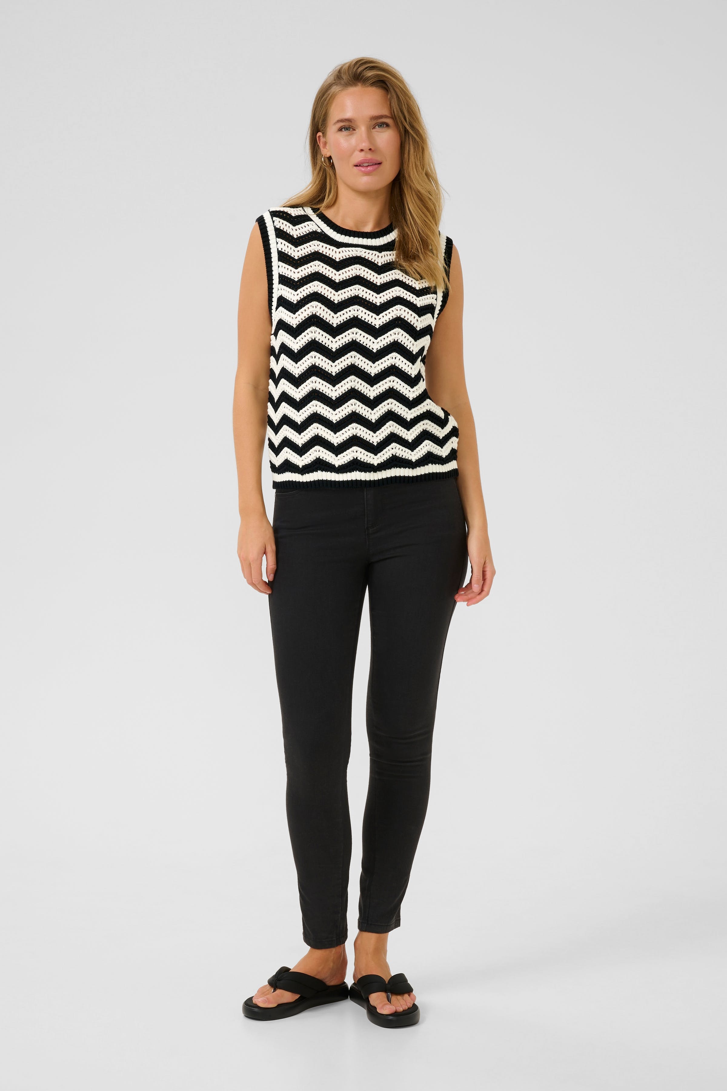 KAlaina Strikket vest LOOKBOOK FRONT 10509940-107435