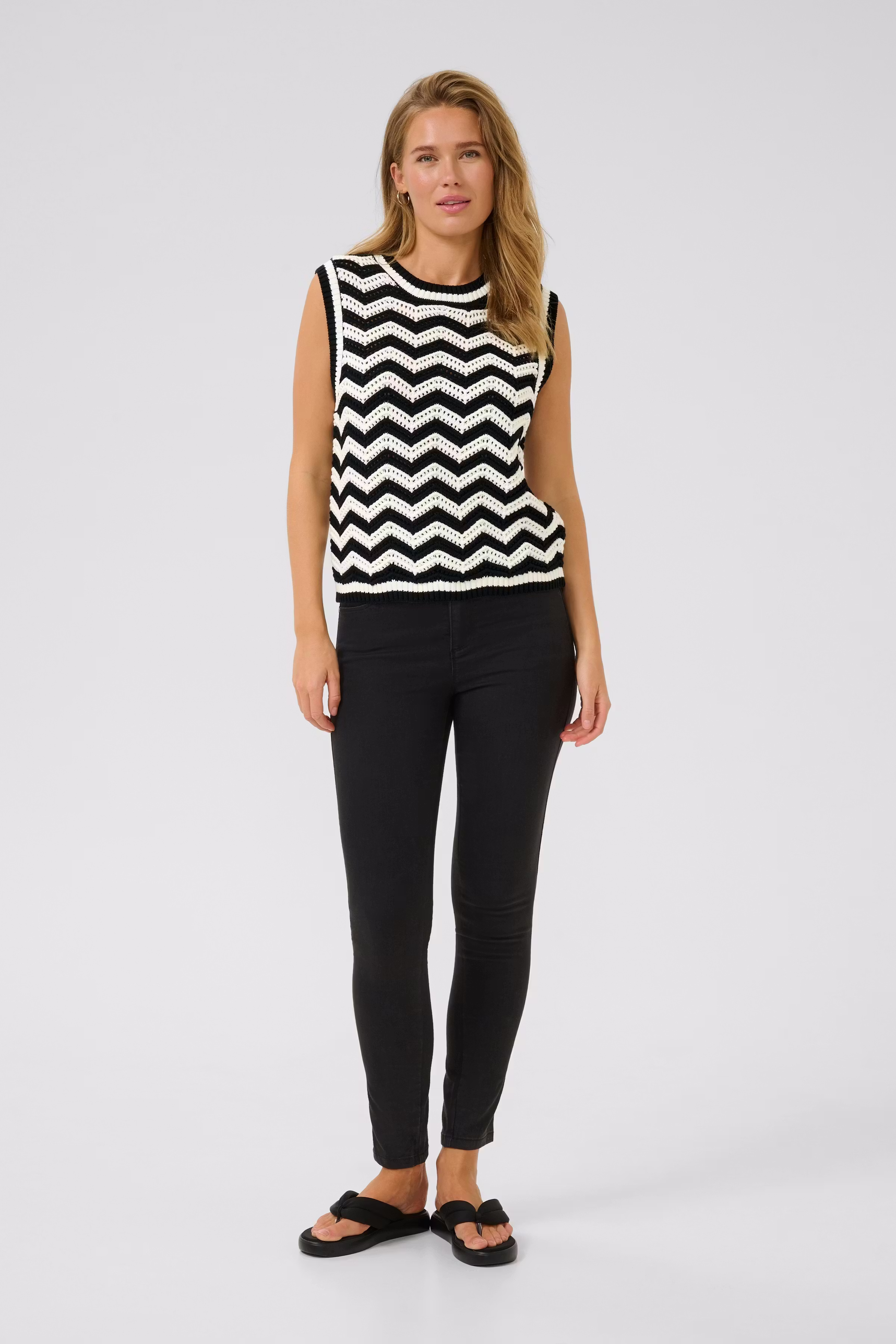 KAlaina Strikket vest LOOKBOOK FRONT 10509940-107435