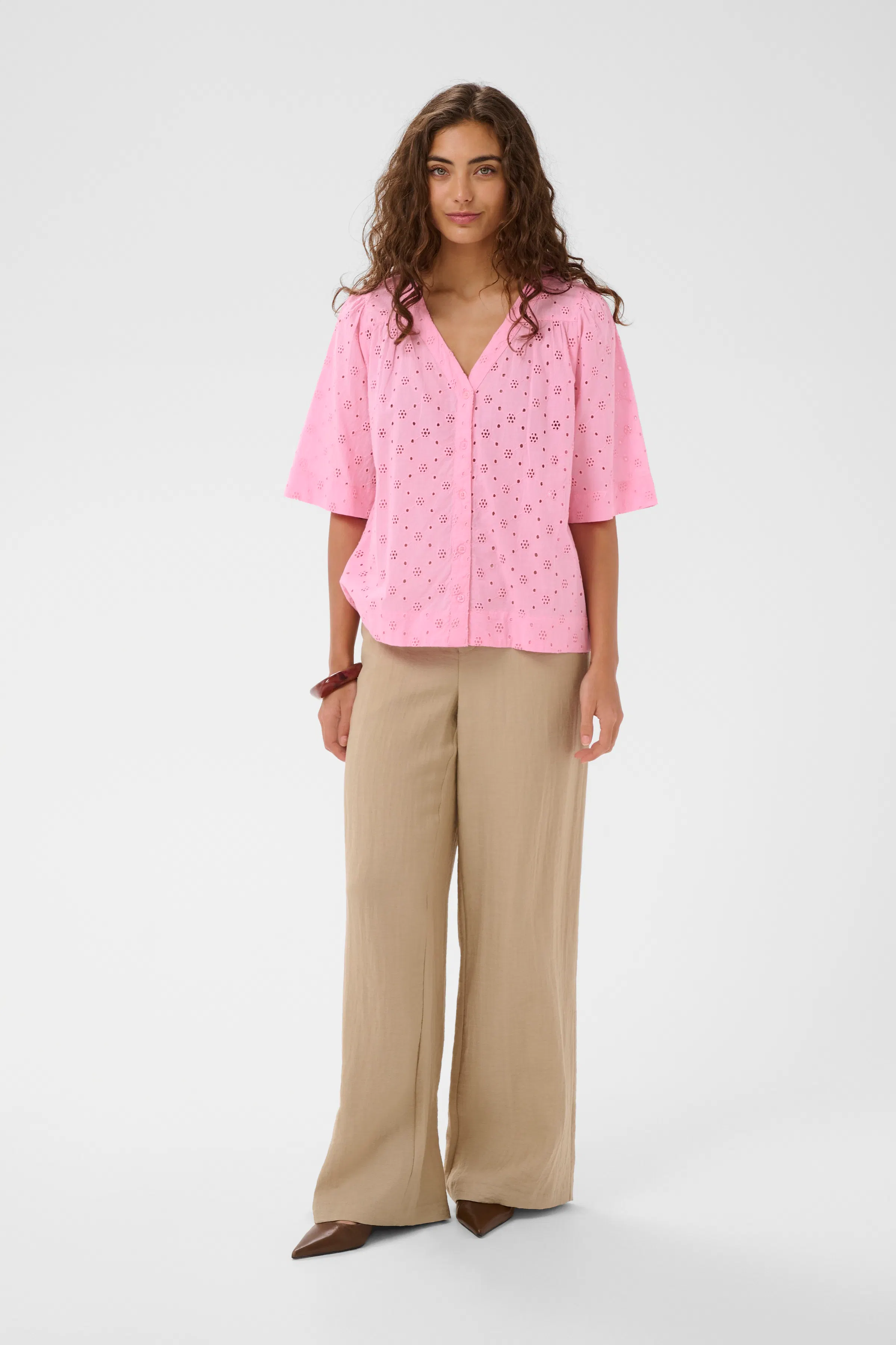 CUadelfine Blus med broderi LOOKBOOK FRONT 50113255-152215