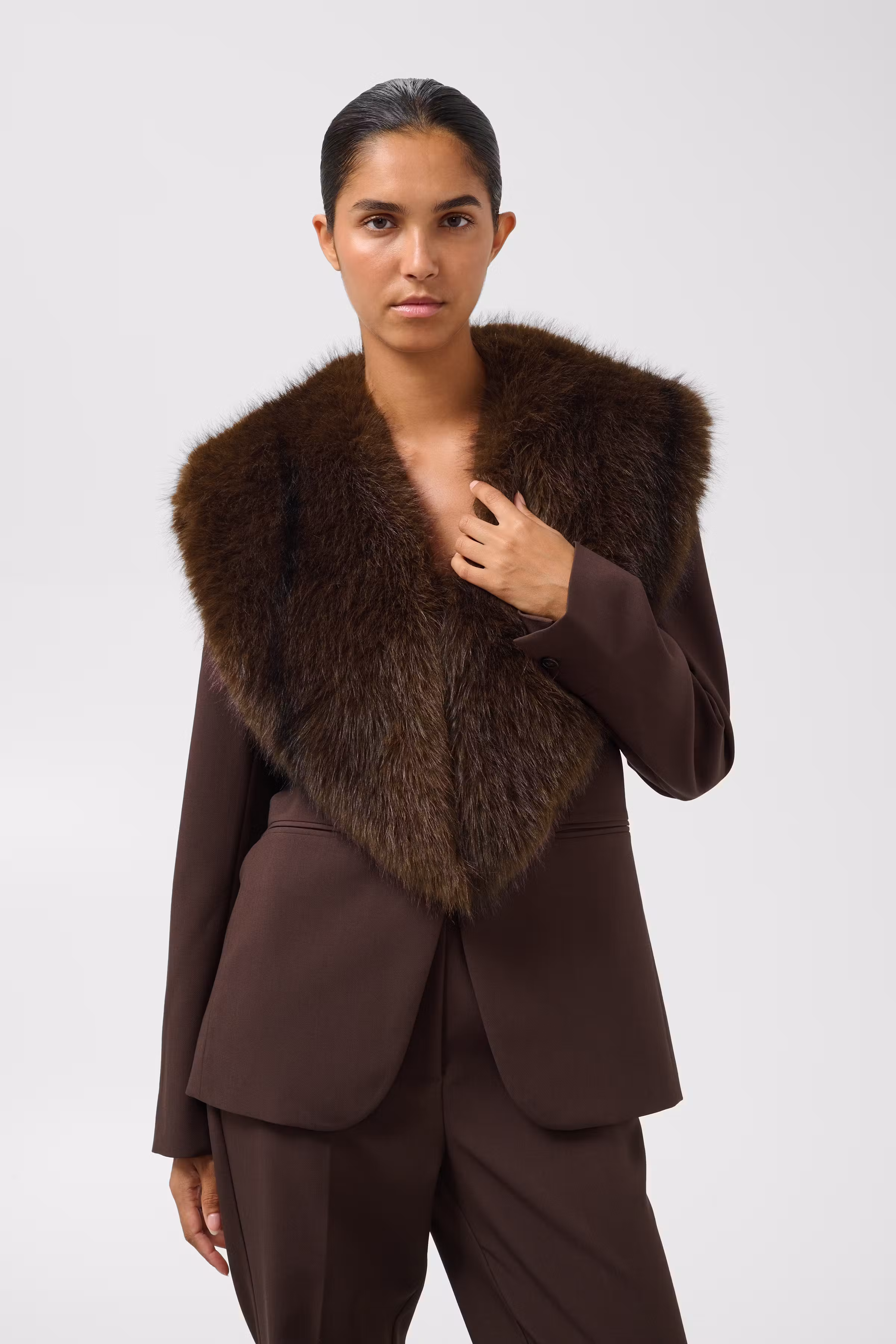 SLBayle Kragen LOOKBOOK FRONT 30409719-191106