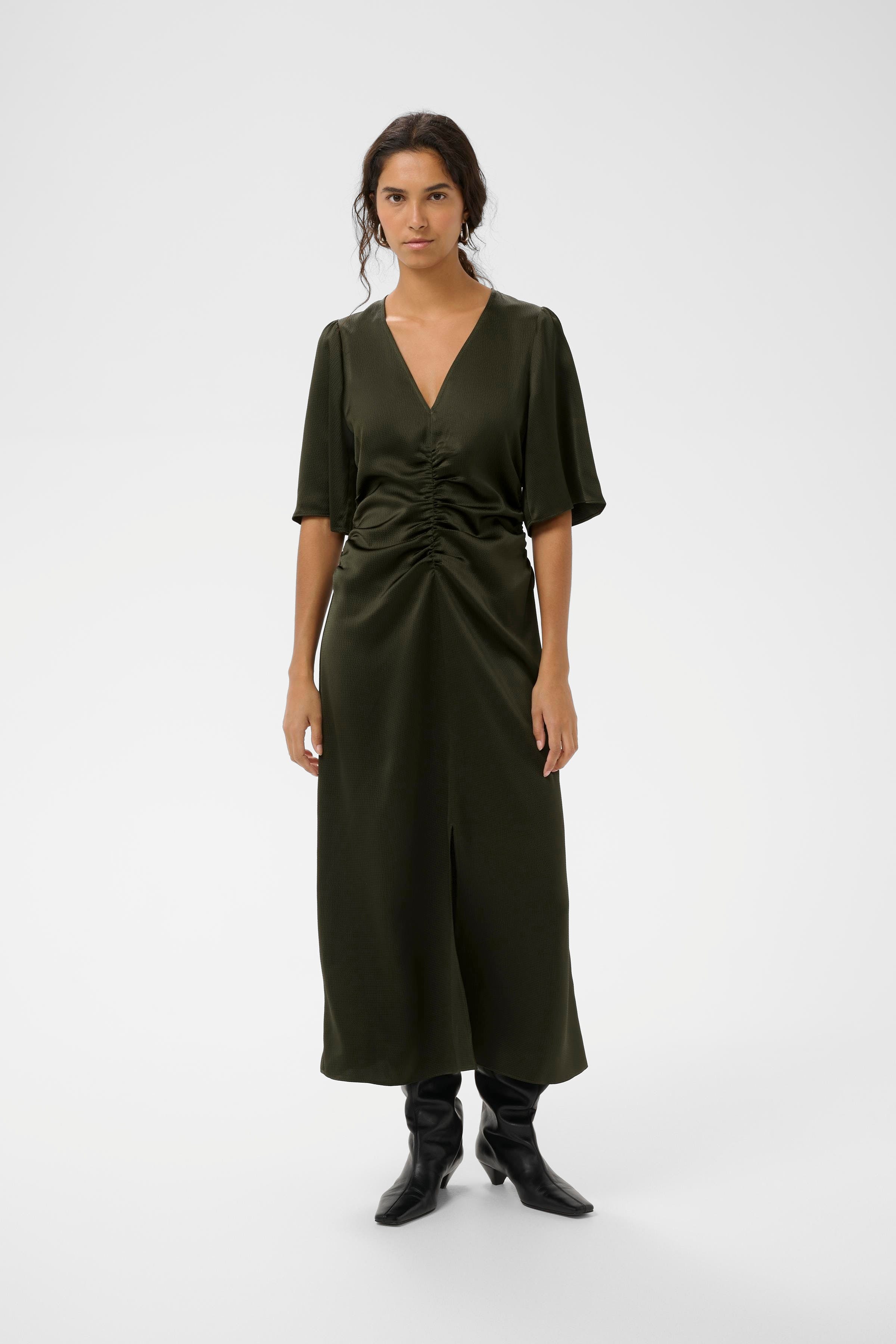 SendraIW Fitted Dress LOOKBOOK FRONT 30110791-190509