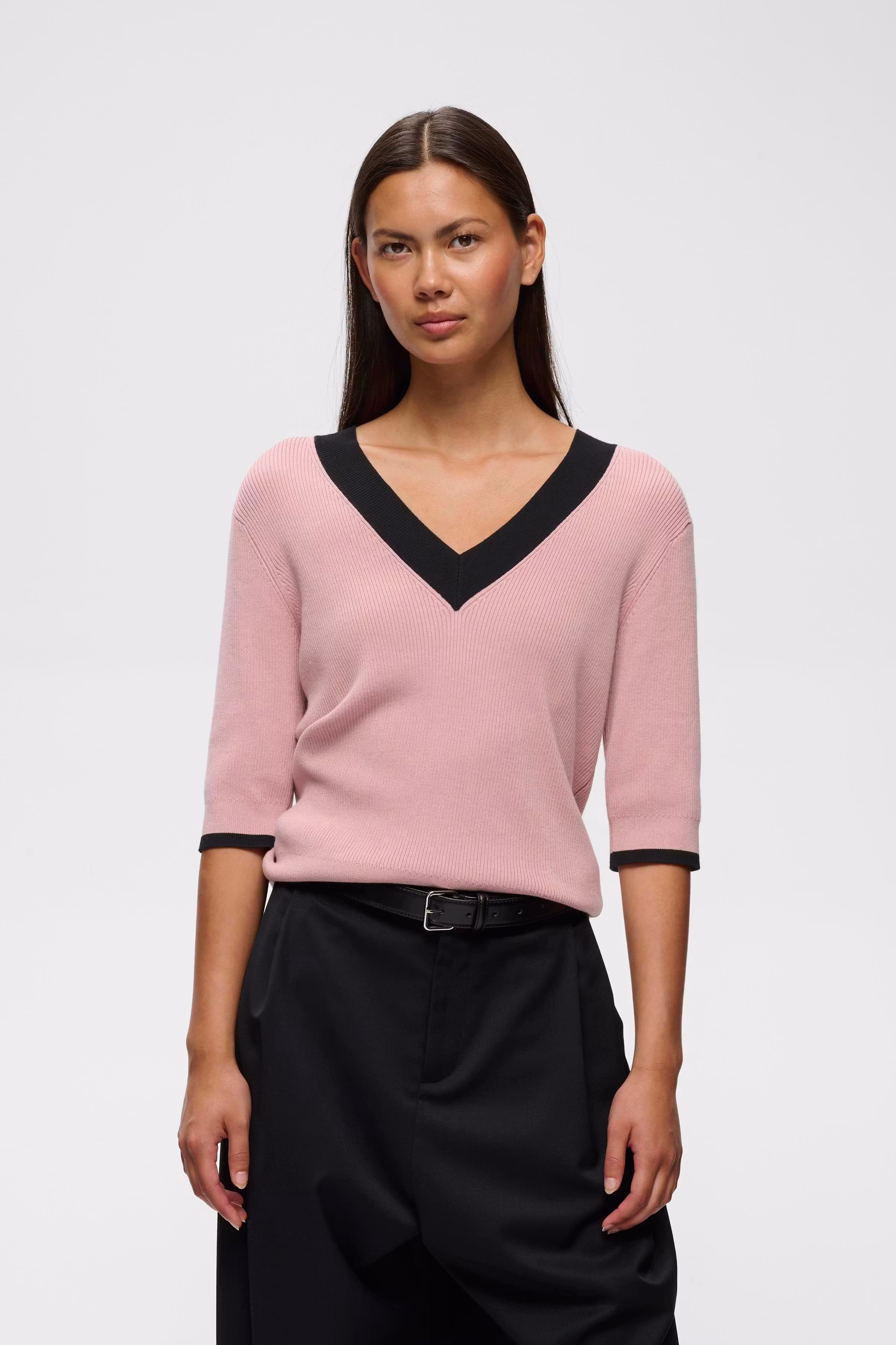 LeenahIW V-Neck Pullover LOOKBOOK FRONT 30110675-151607