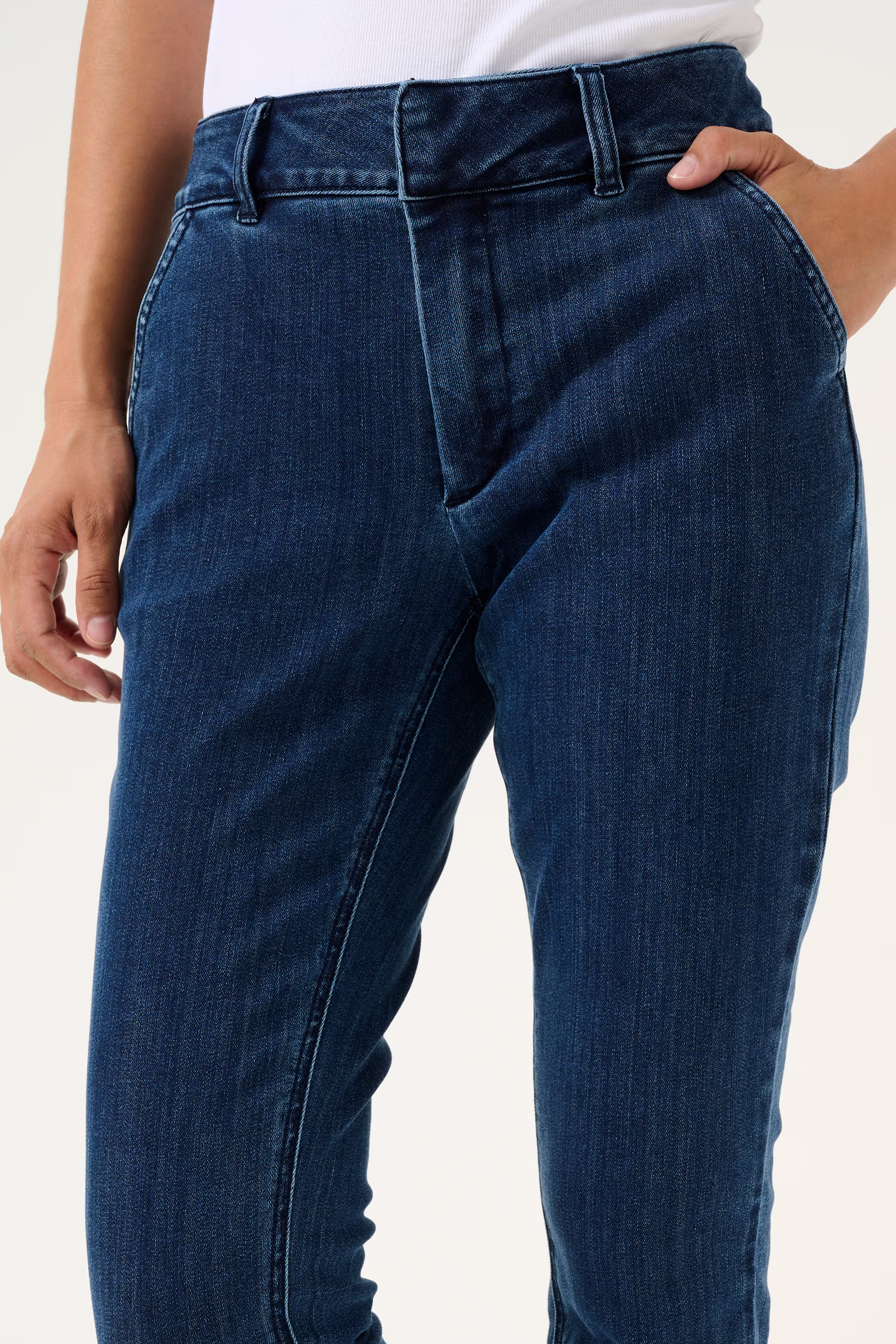 KAlea Slim Jeans LOOKBOOK DETAIL 10509347-100316