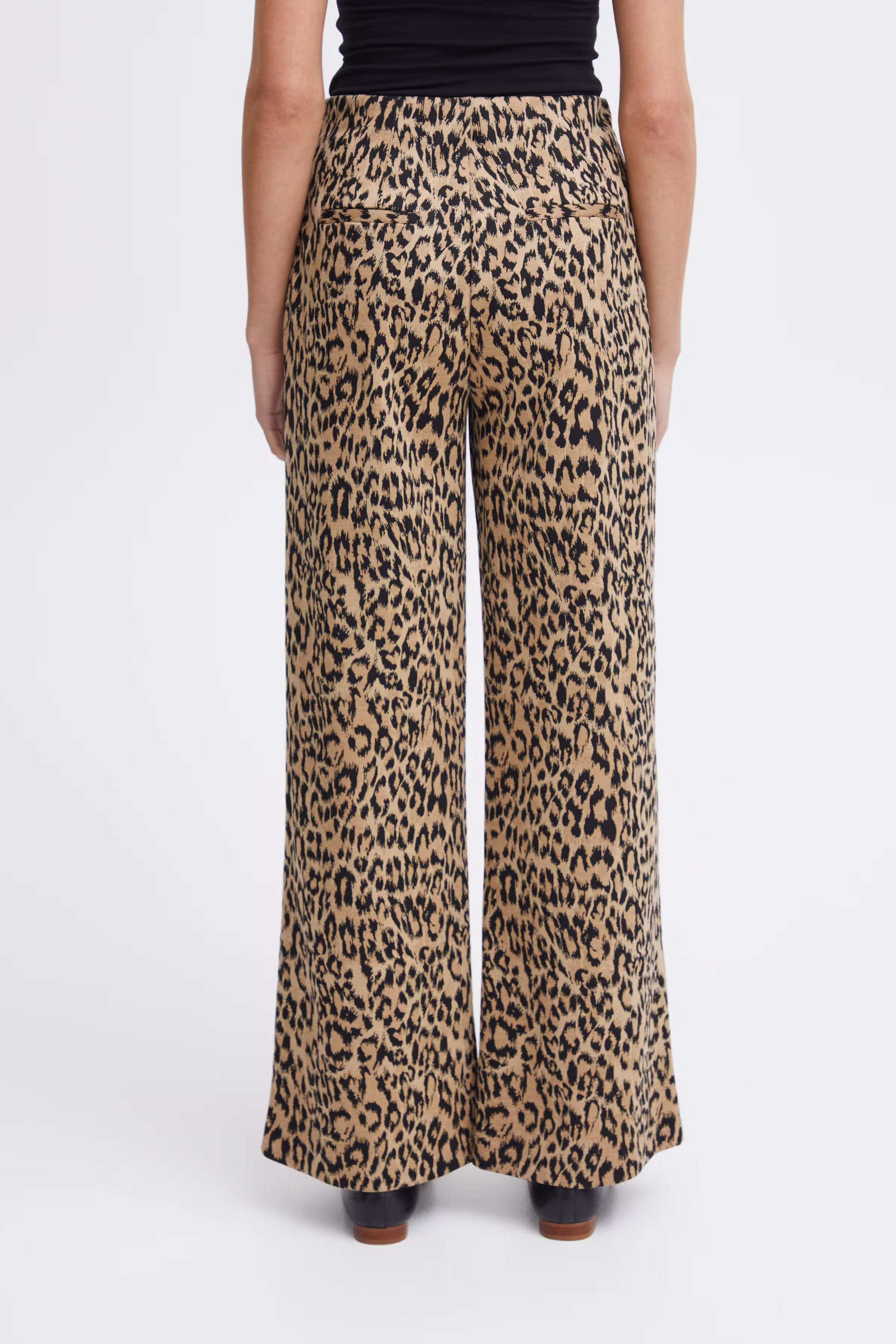 IHKATE Hose LOOKBOOK BACK 20120655-202923