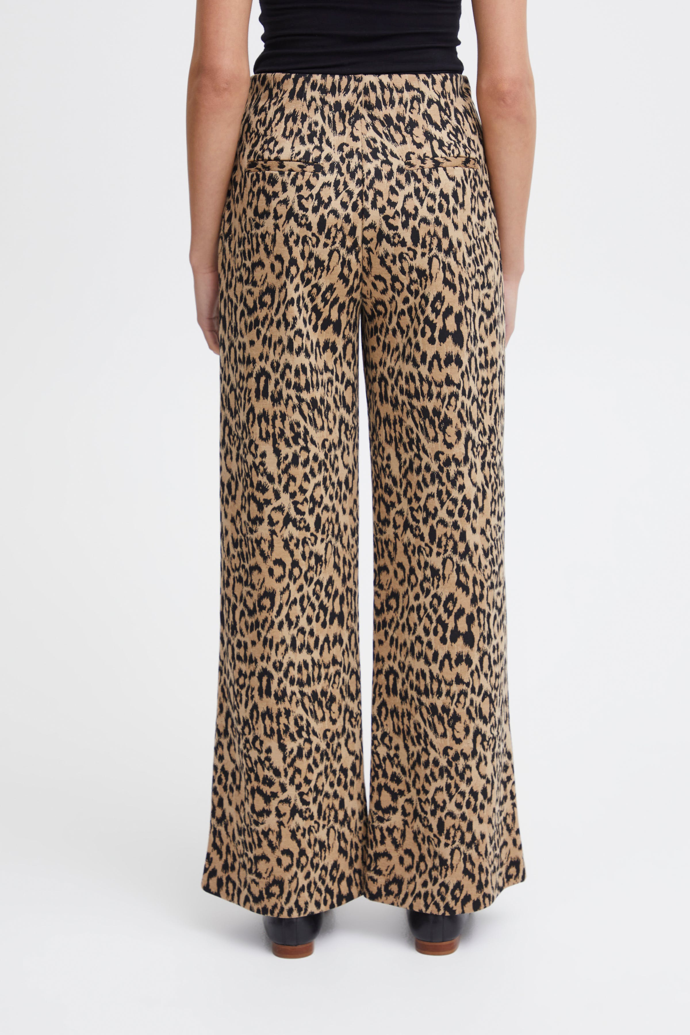 IHKATE Hose LOOKBOOK BACK 20120655-202923