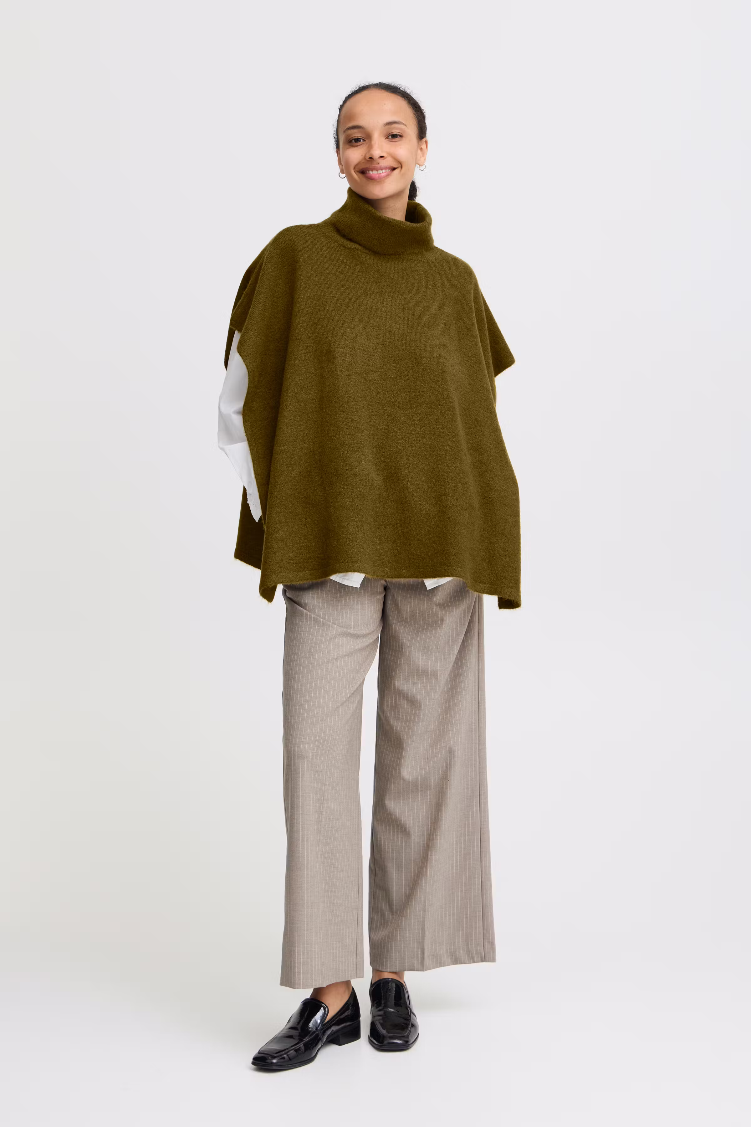 BAVIKSI Poncho LOOKBOOK FRONT 20815441-1906221