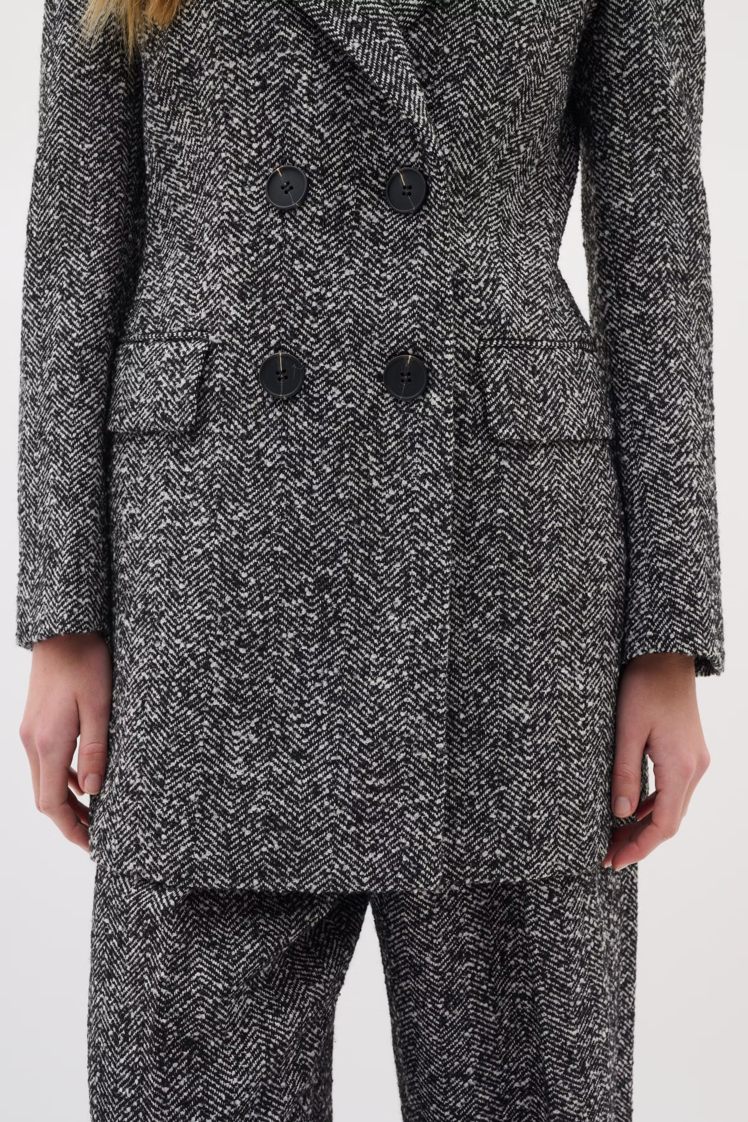 BryannyIW Blazer LOOKBOOK DETAIL 30111009-300027