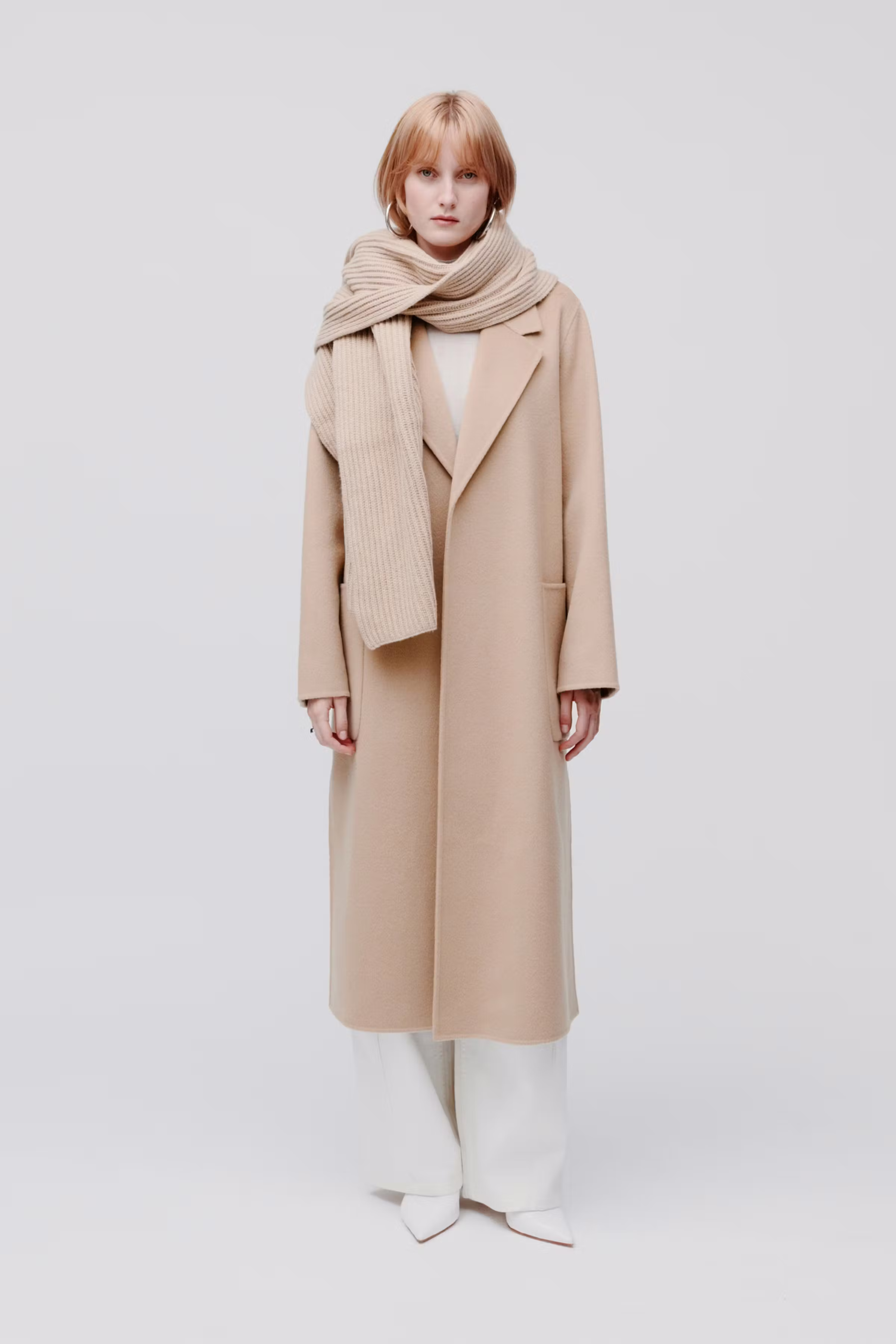 ANGELINA SCHAL LOOKBOOK FRONT 30600776-BE401