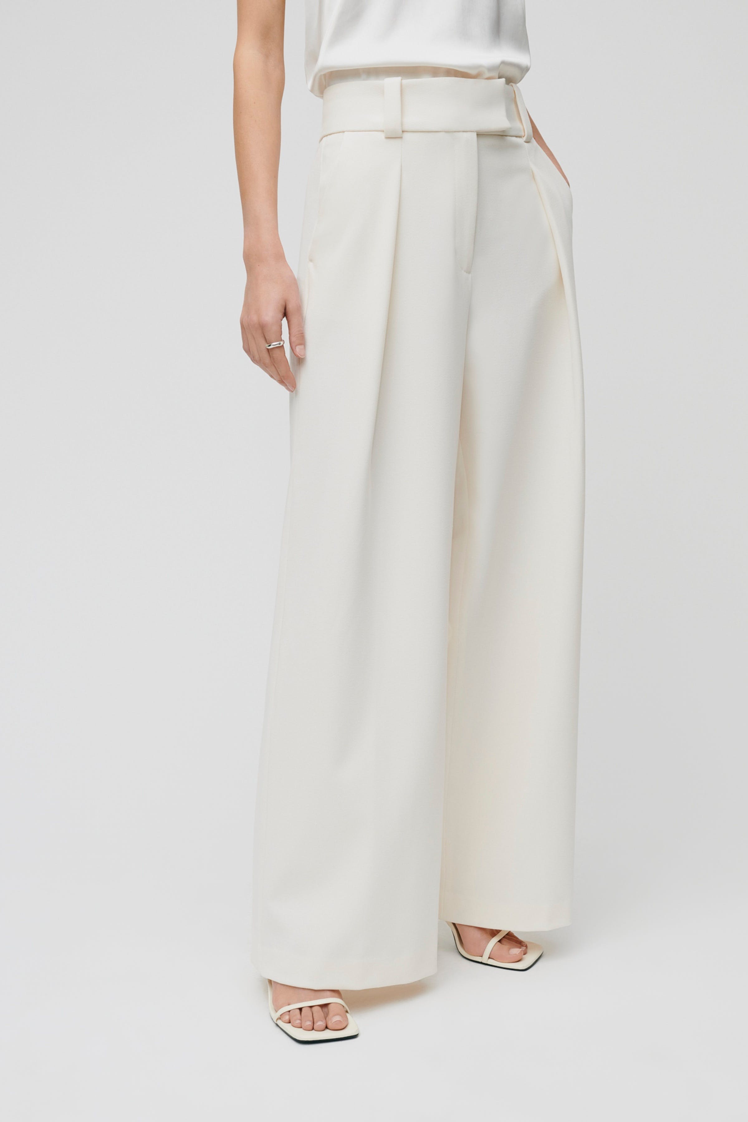 IOPEONY Trousers LOOKBOOK FRONT 30600550-WH011