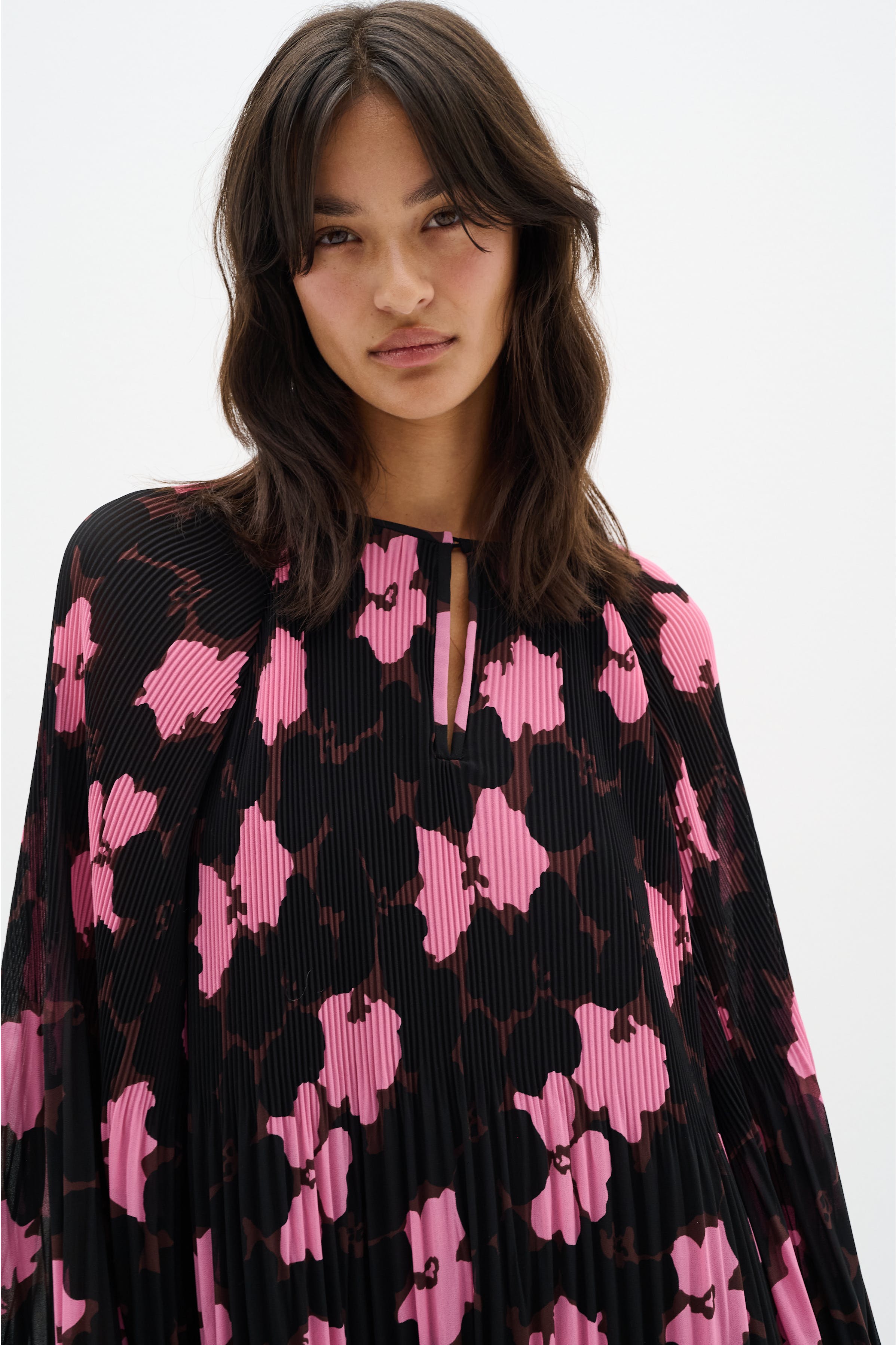 MendraIW kort Klänning LOOKBOOK DETAIL 30109663-303141