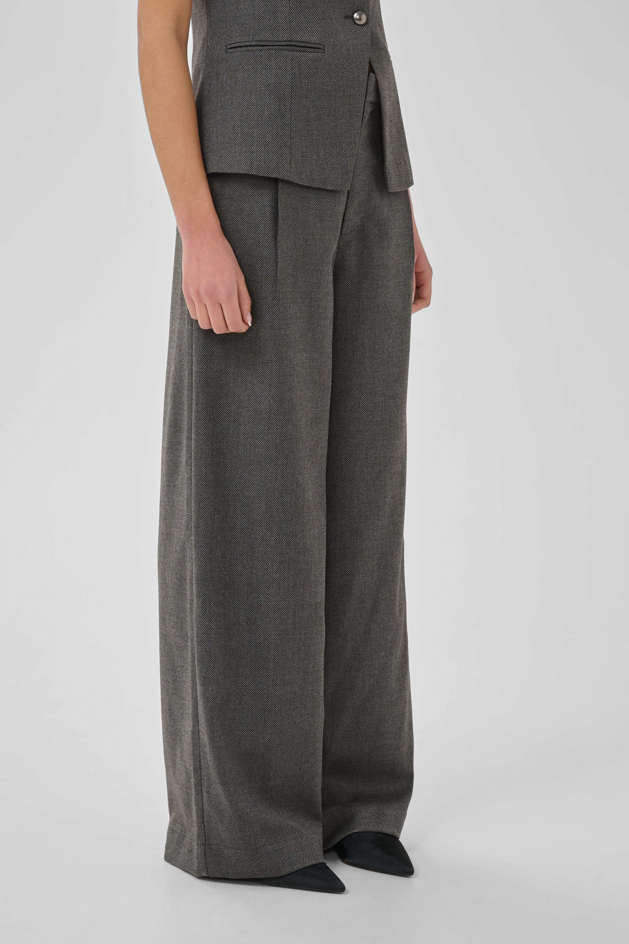 MWDina Trousers LOOKBOOK FRONT 10705686-100379