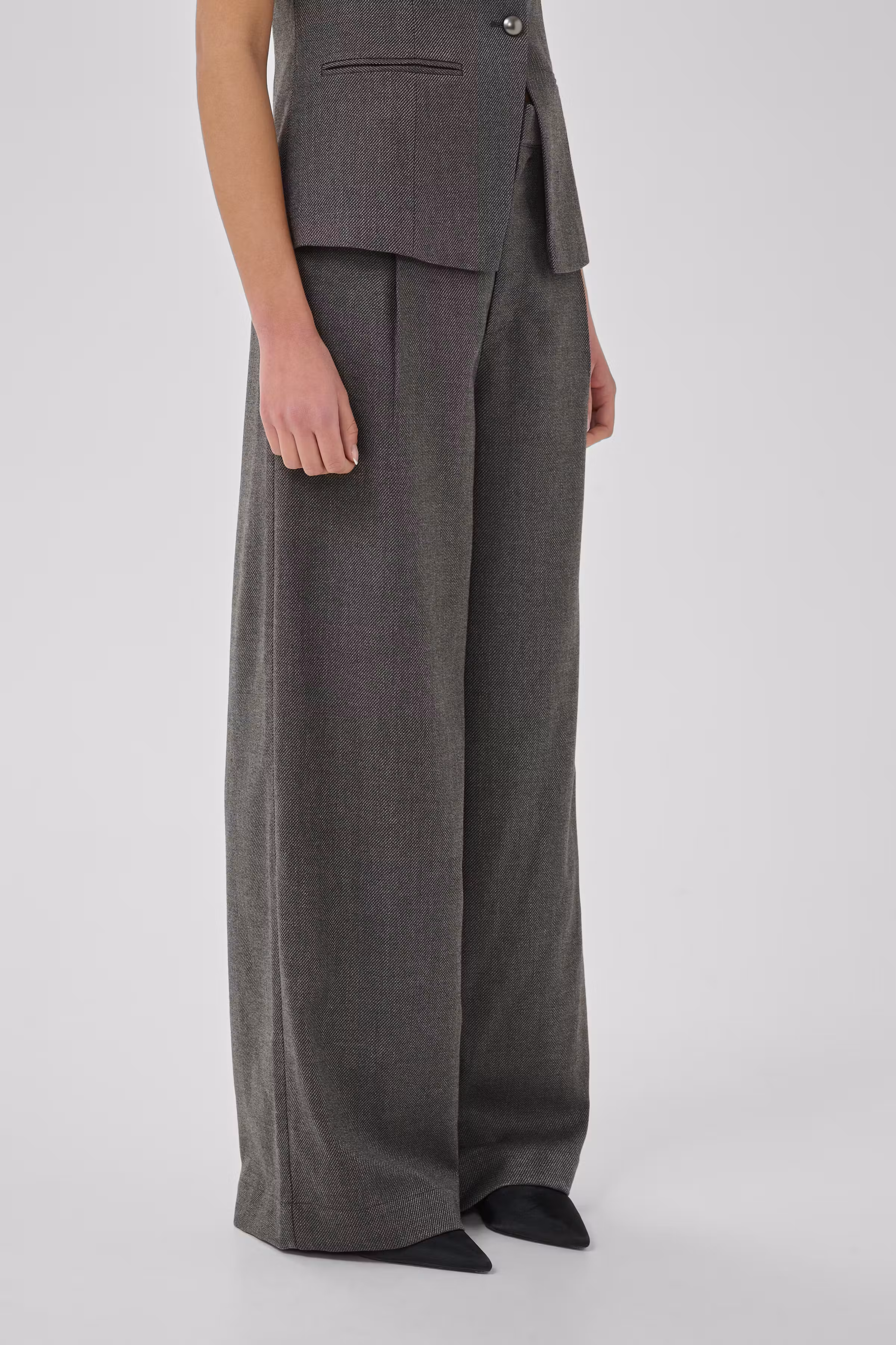 MWDina Hose LOOKBOOK FRONT 10705686-100379