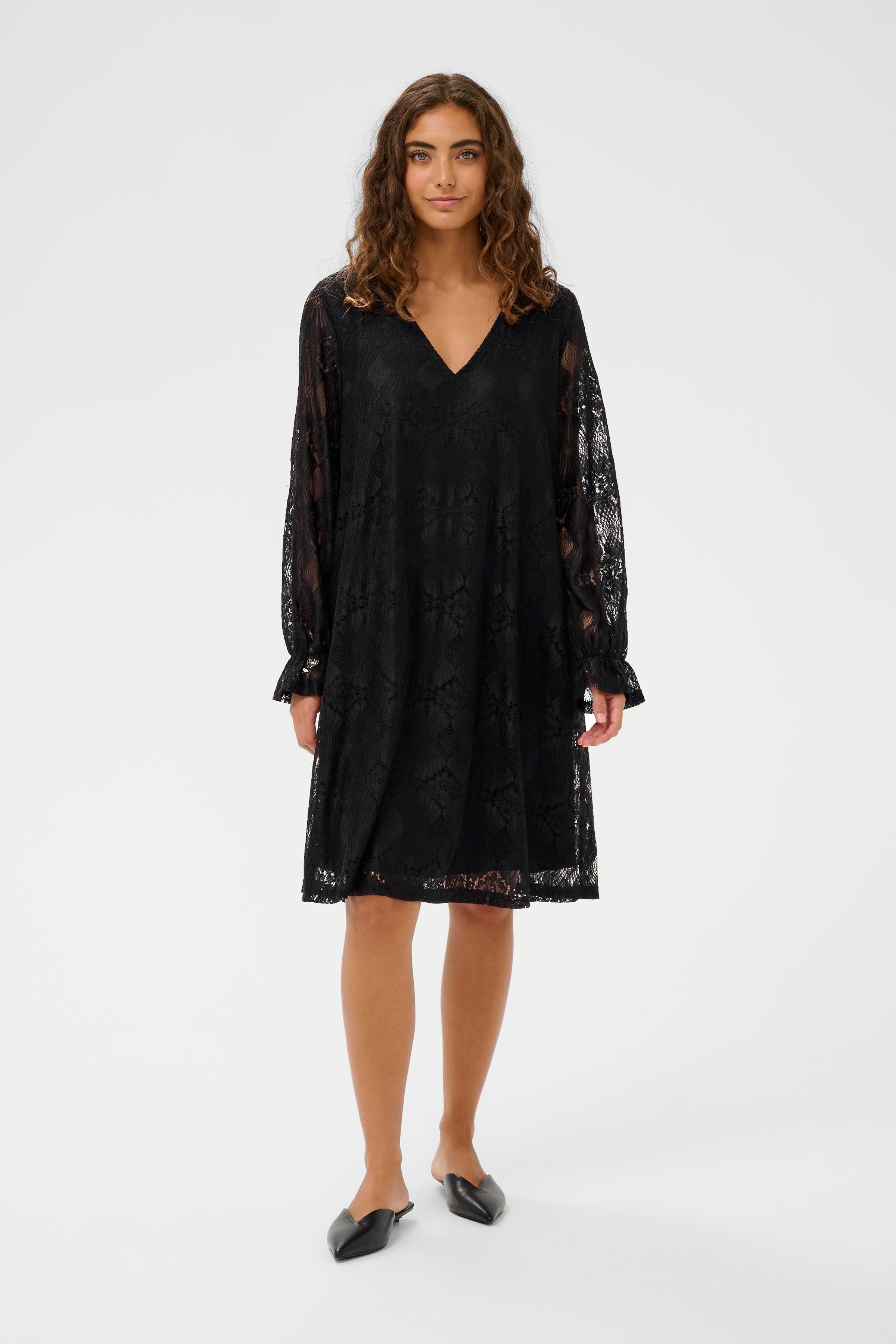 CUmilana Spetsklänning LOOKBOOK FRONT 50113208-500012