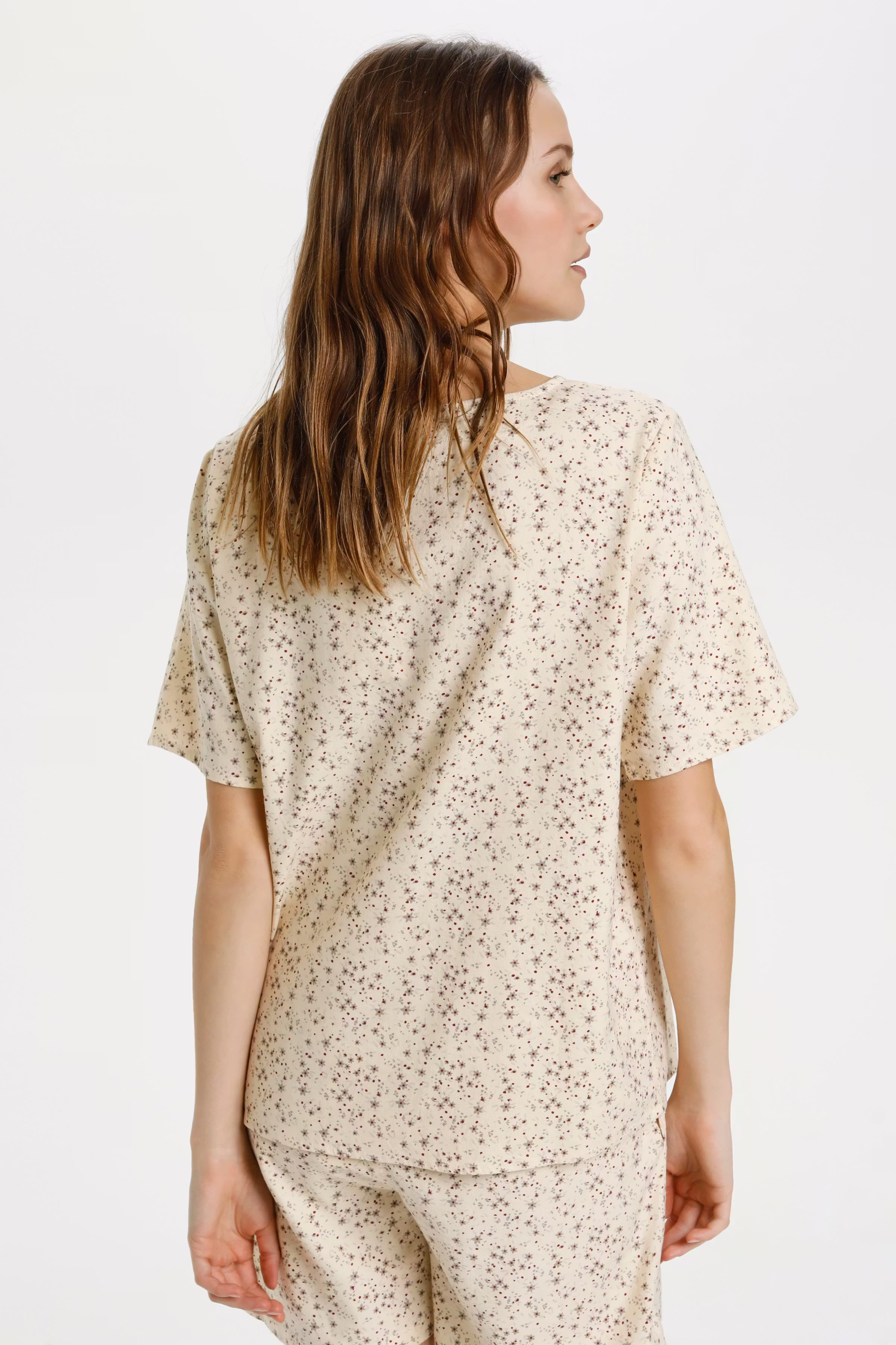 HerlaSZ Top

 LOOKBOOK BACK 30511729-600321