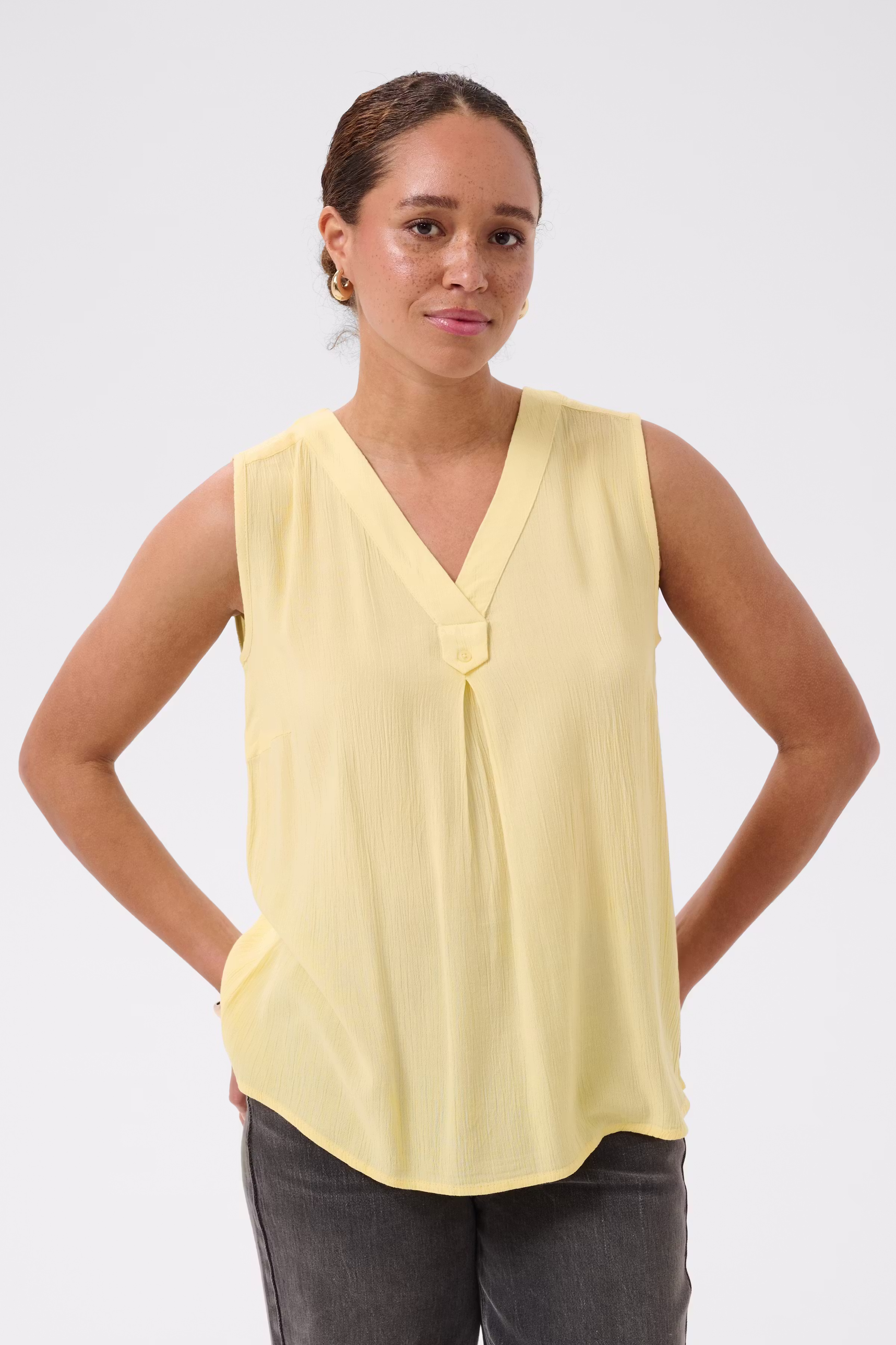 KAciara Blouse LOOKBOOK FRONT 10510785-130822