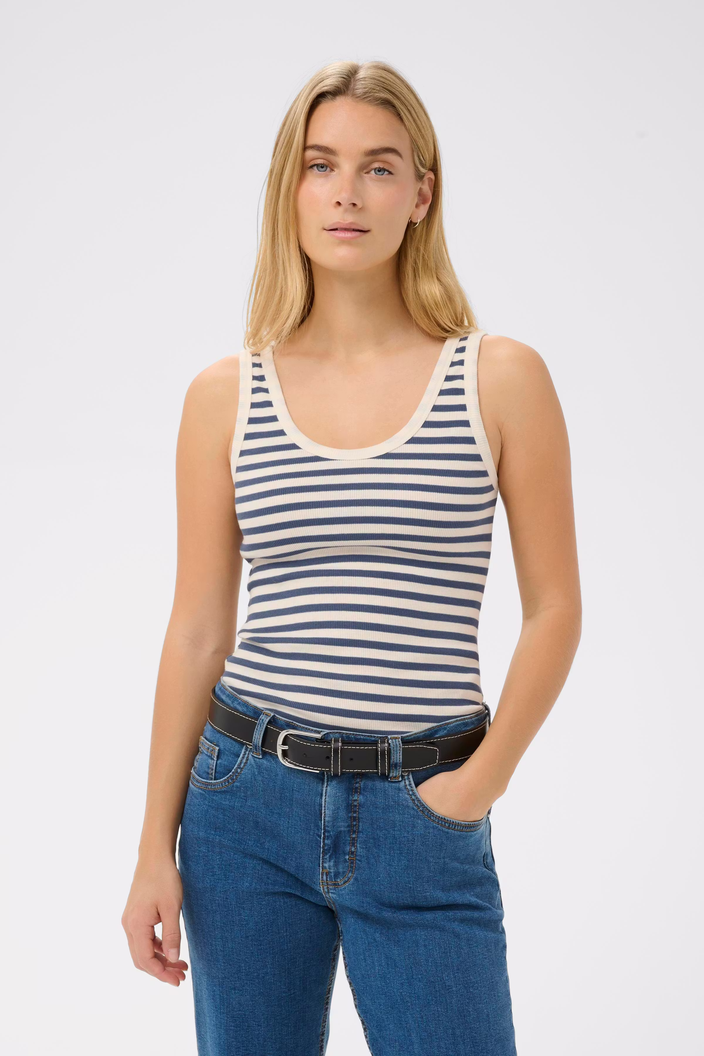 RoselynPW Top LOOKBOOK FRONT 30309651-303784