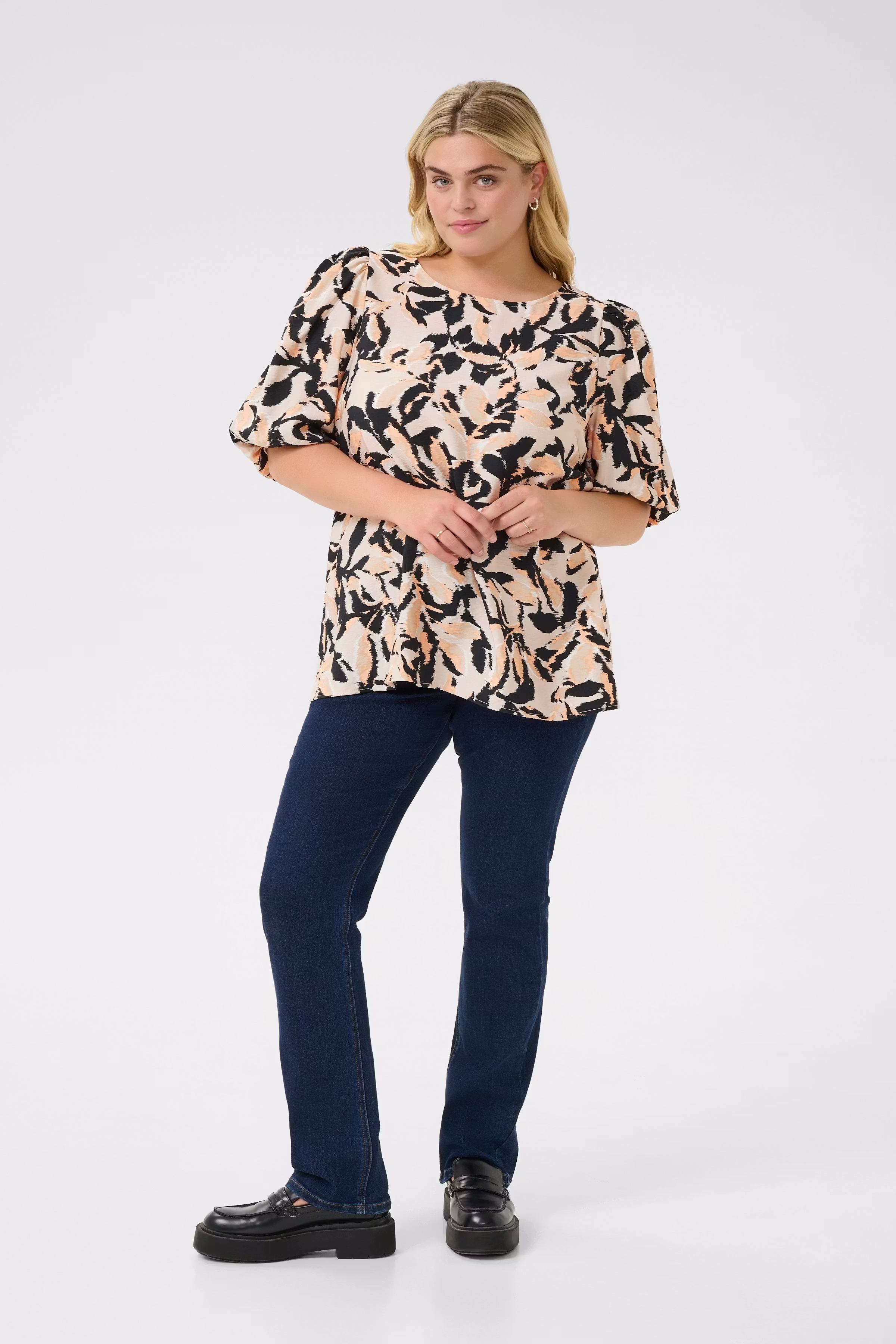 KCpaca Blouse LOOKBOOK FRONT 10583085-107096