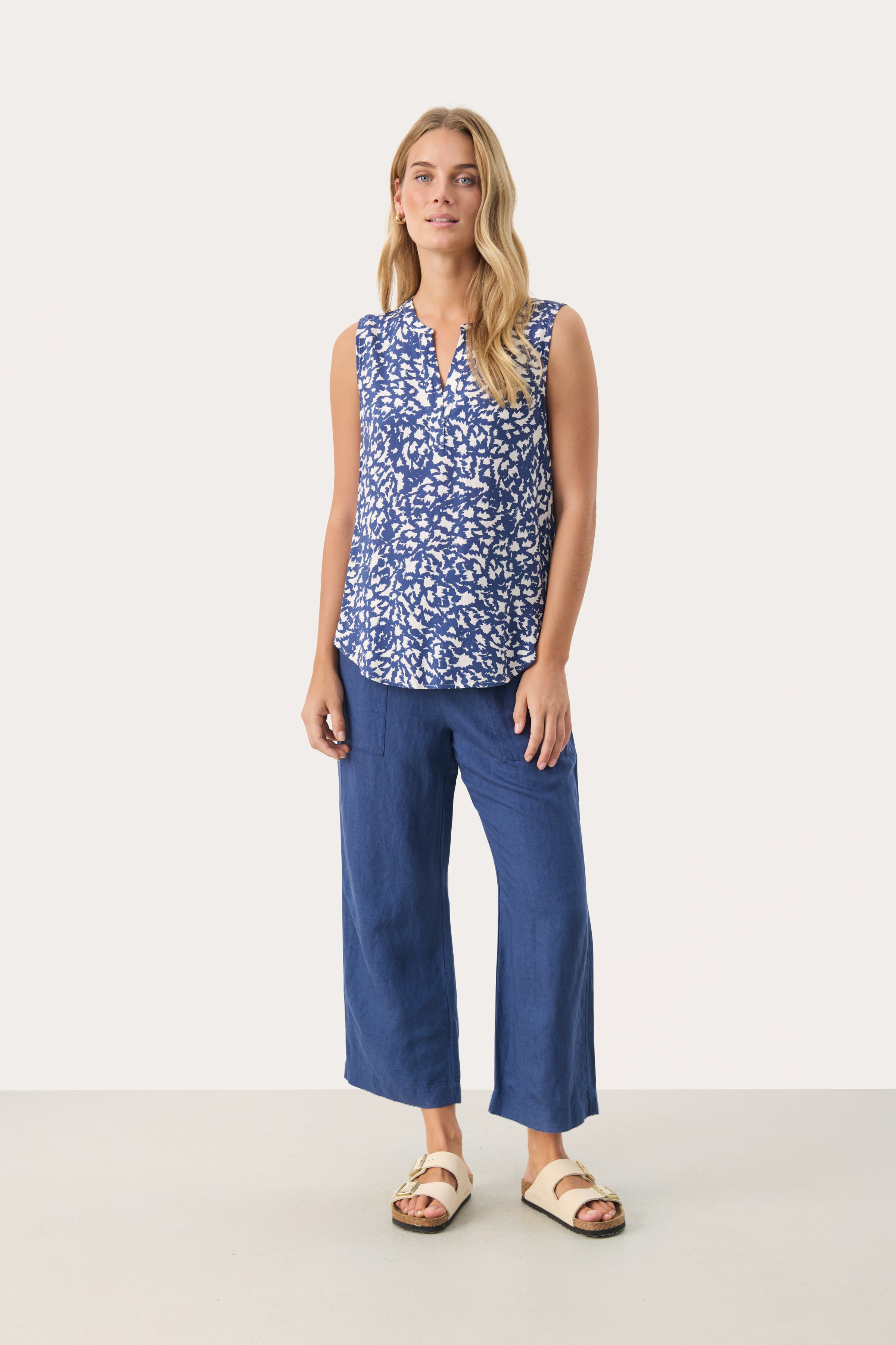 AndiaPW Top LOOKBOOK FRONT 30308317-303804