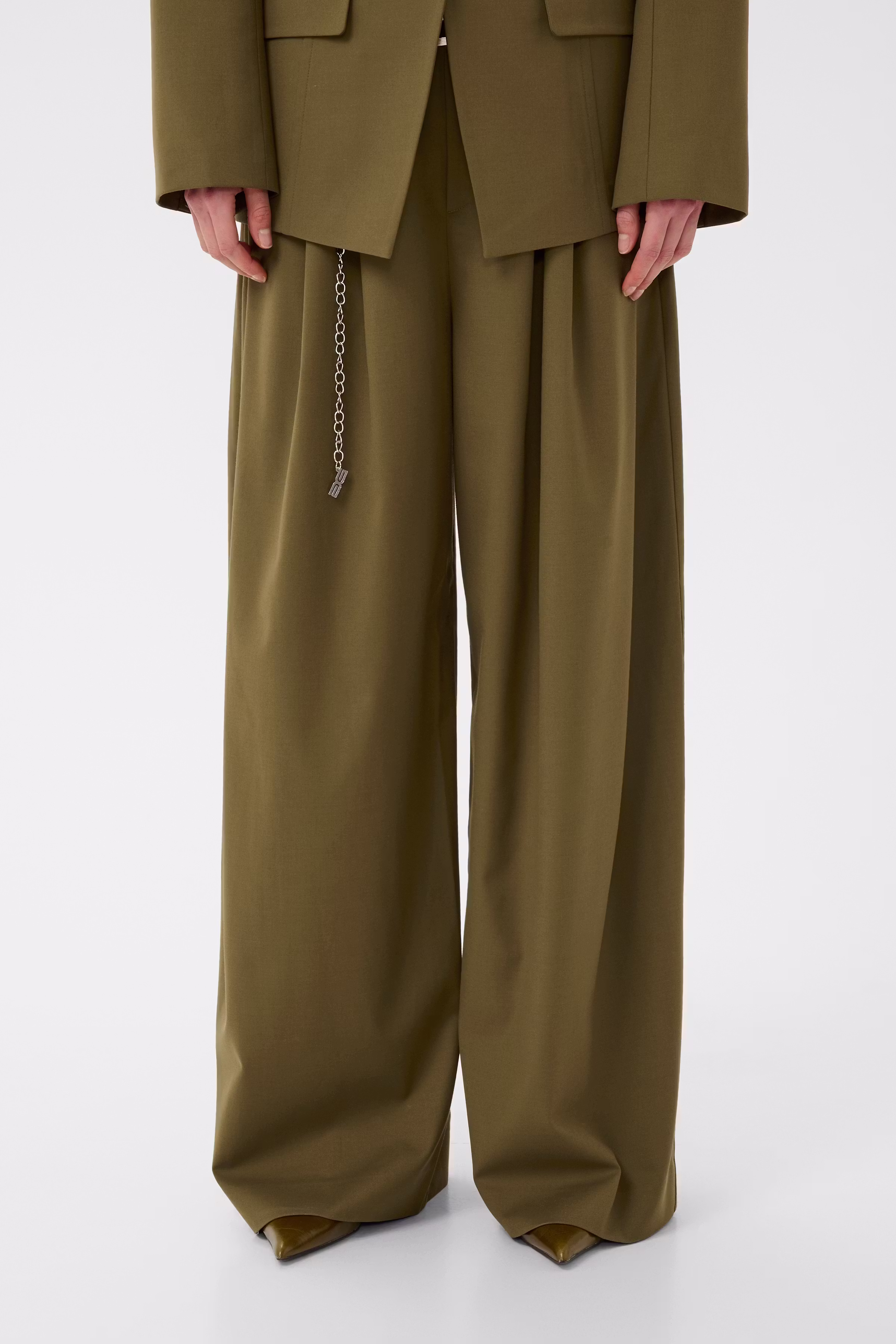 GZolivia Hose LOOKBOOK FRONT 10911306-190622