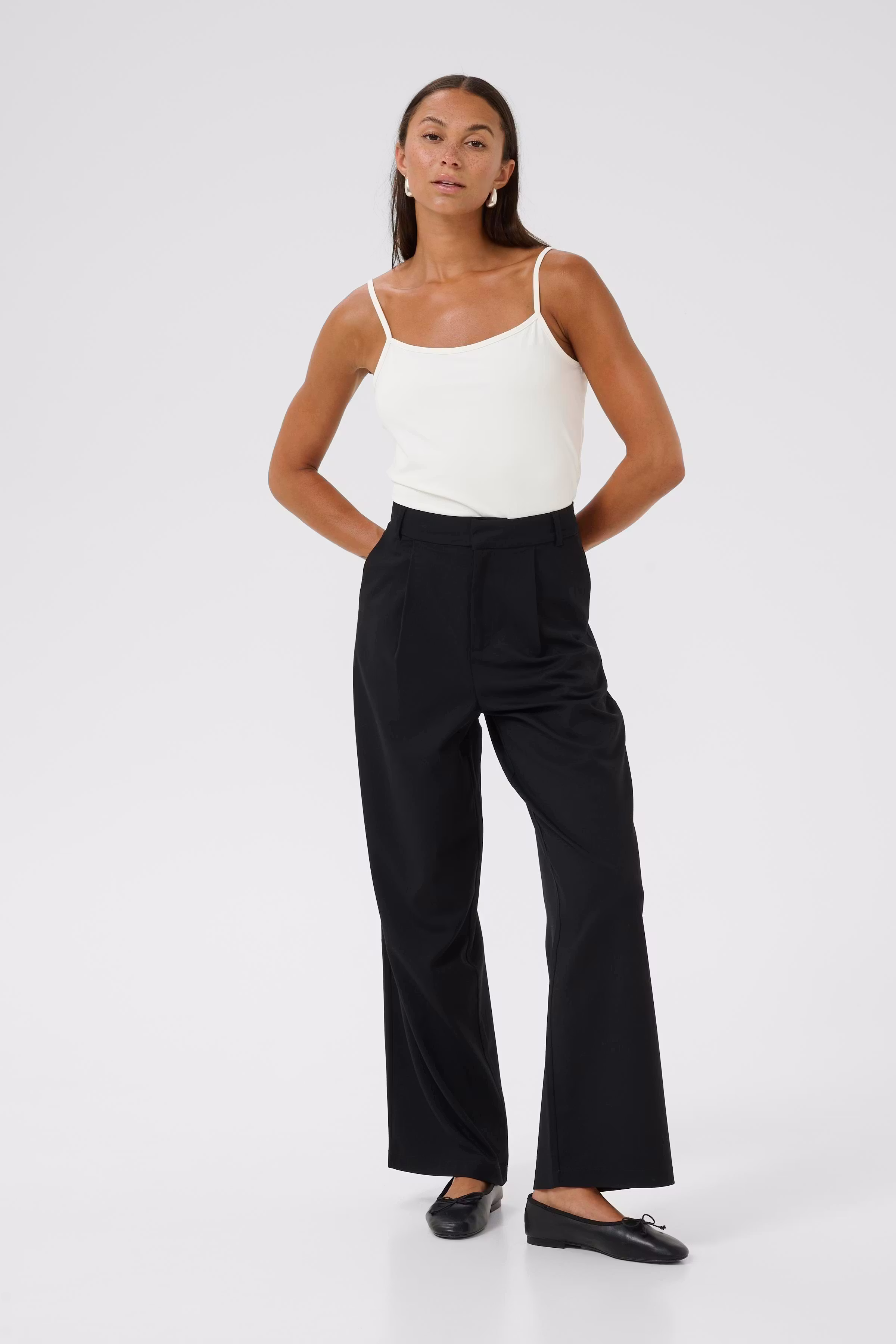 KAarina Top LOOKBOOK FRONT 10510735-110602