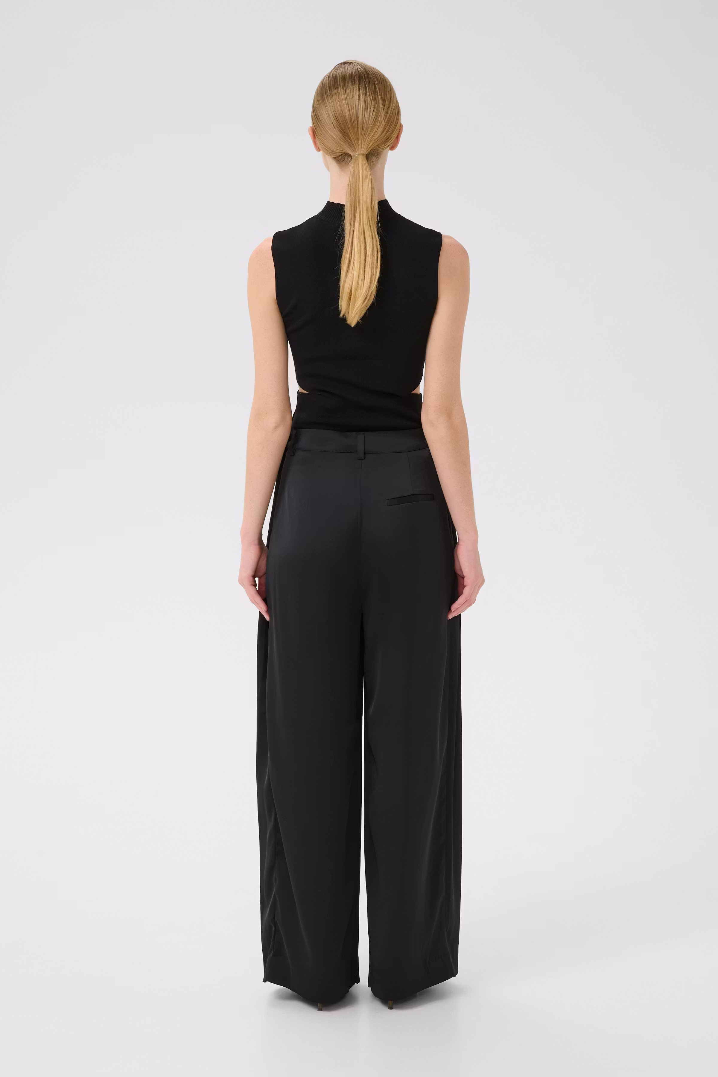 GZrue Trousers LOOKBOOK BACK 10910805-100017