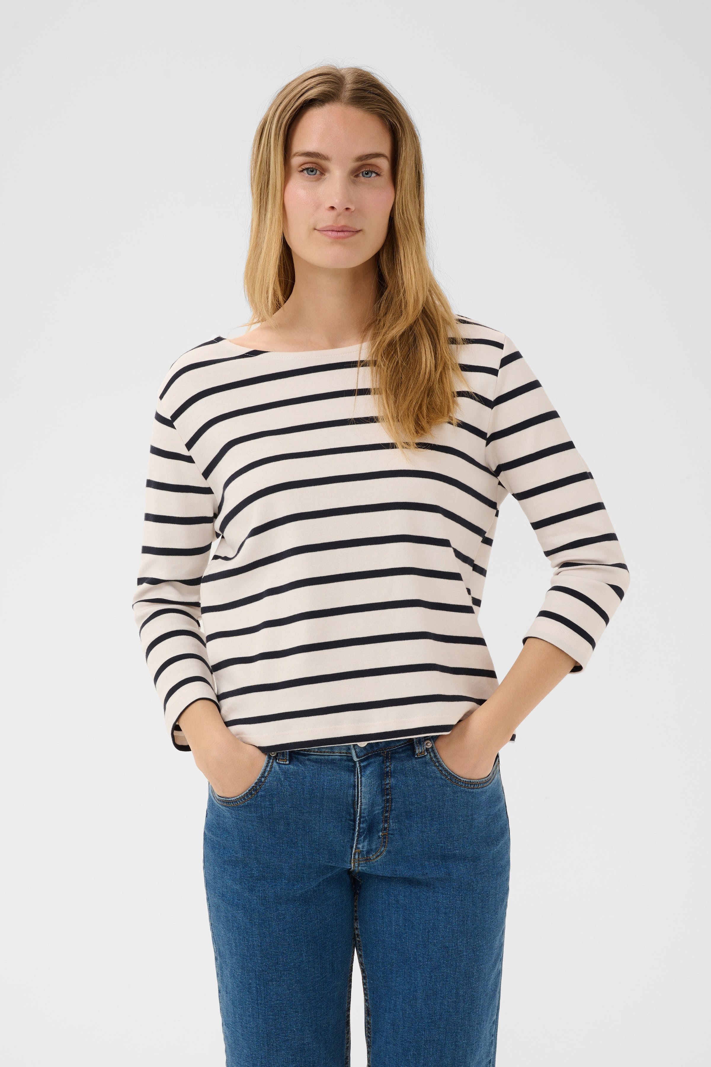 NelaPW T-shirt LOOKBOOK FRONT 30309864-303998