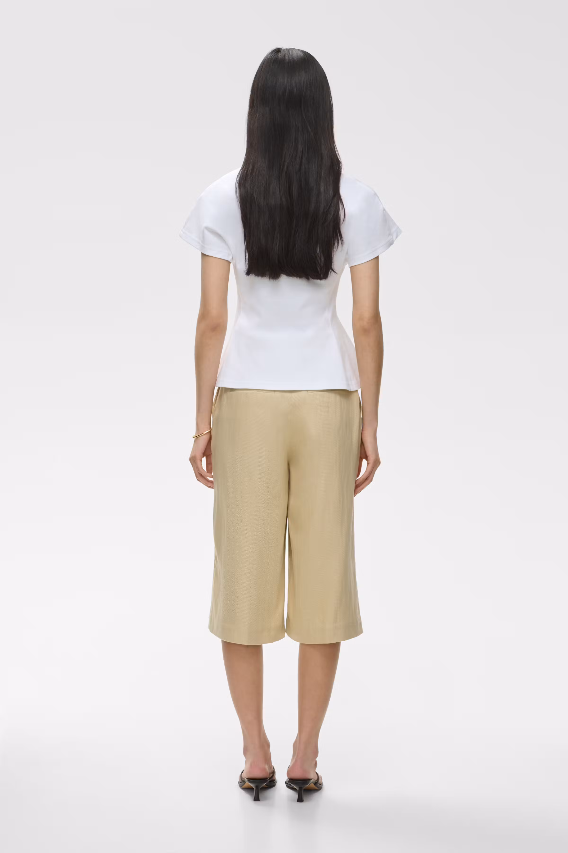 IOPLUM Shorts LOOKBOOK BACK 30600633-BE458