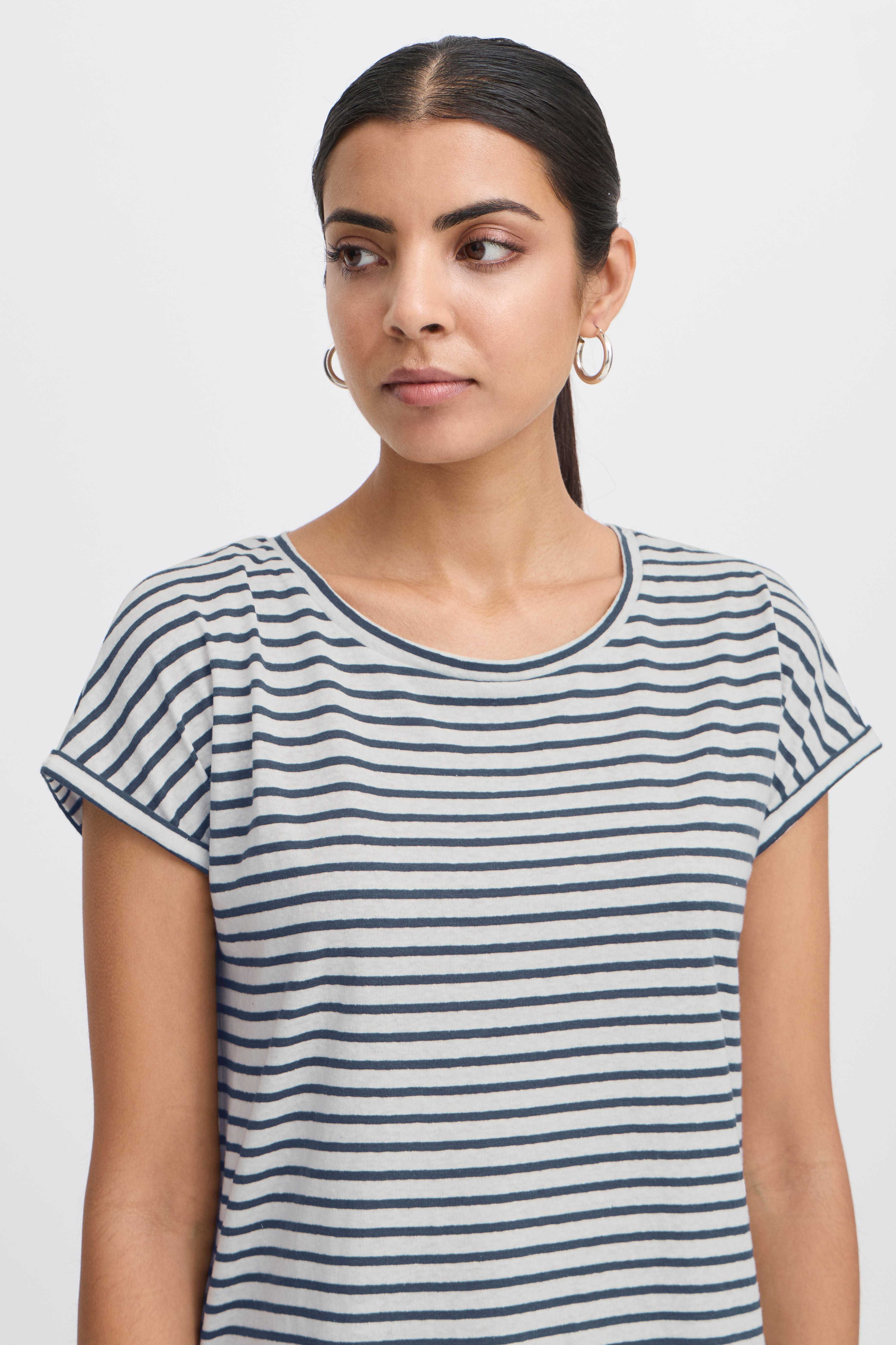 IHYULIETTA T-shirt LOOKBOOK DETAIL 20120227-202860