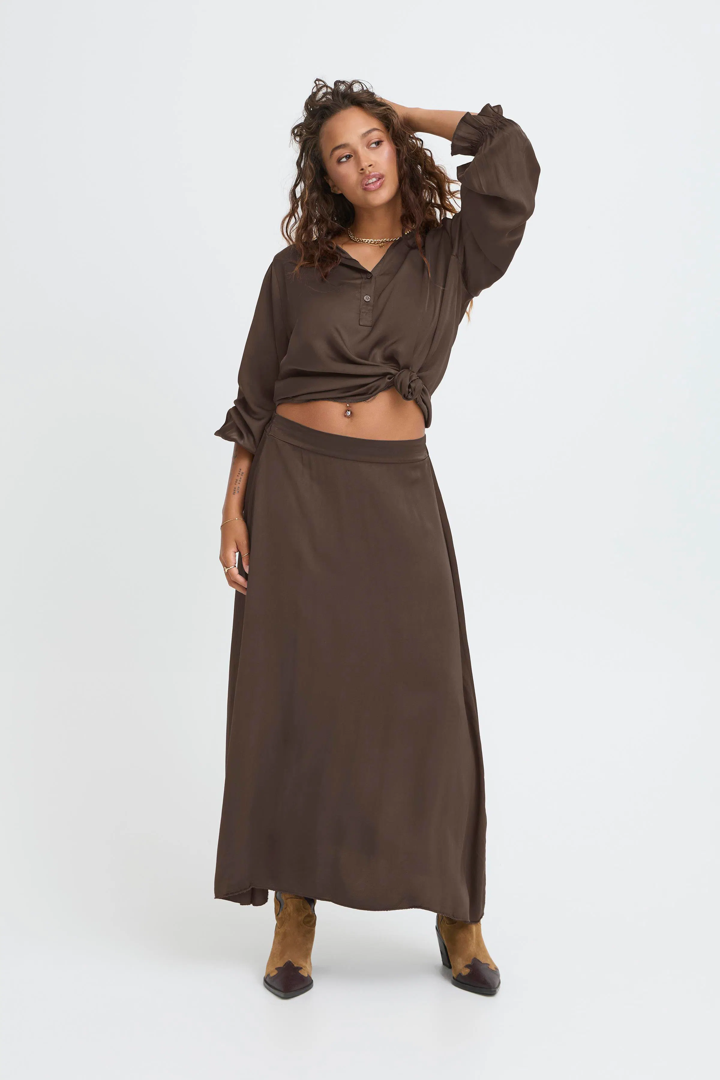 SBOLIVIA Kjol LOOKBOOK FRONT 22101106-191109