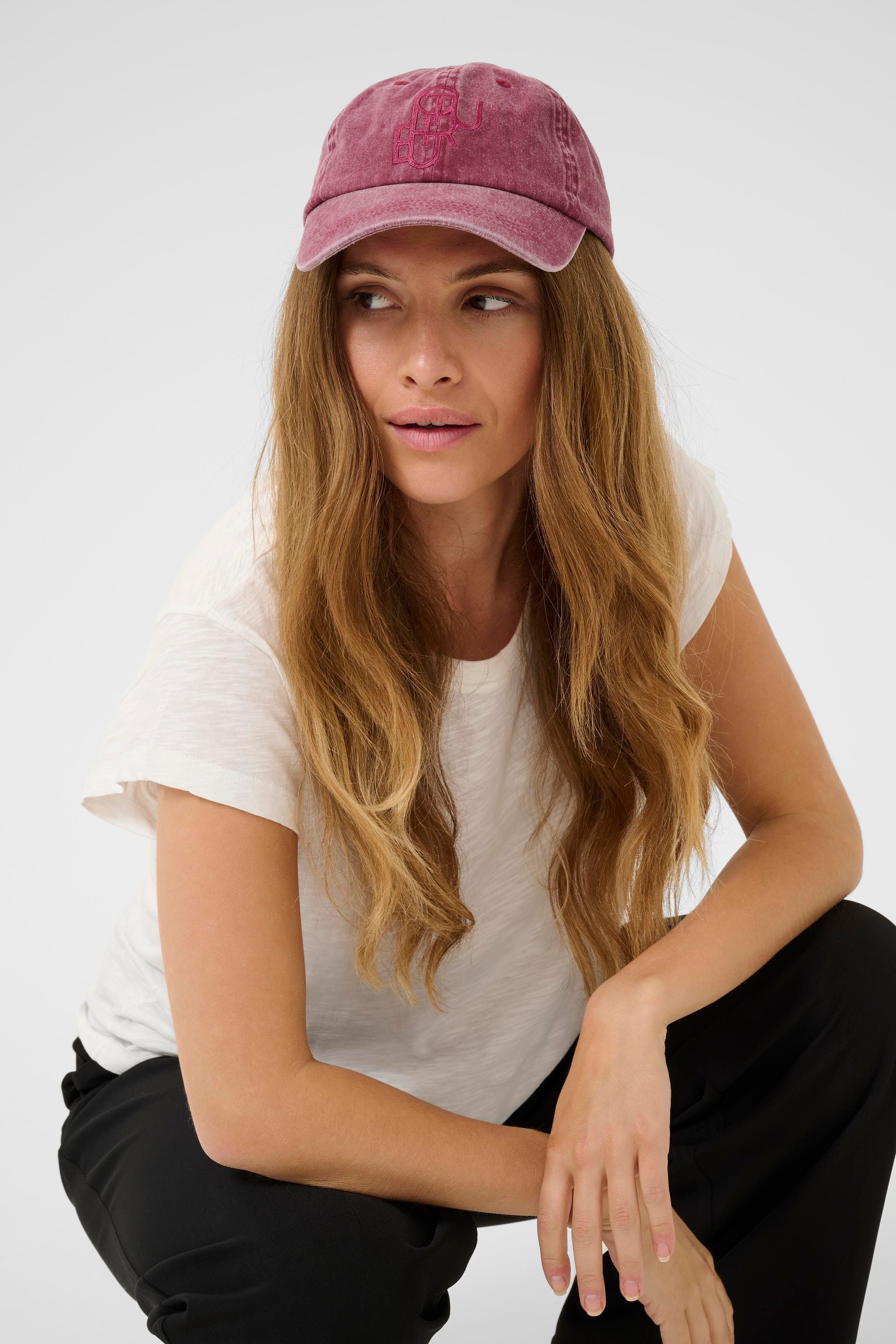 CUyessie Caps LOOKBOOK DETAIL 50112837-191625