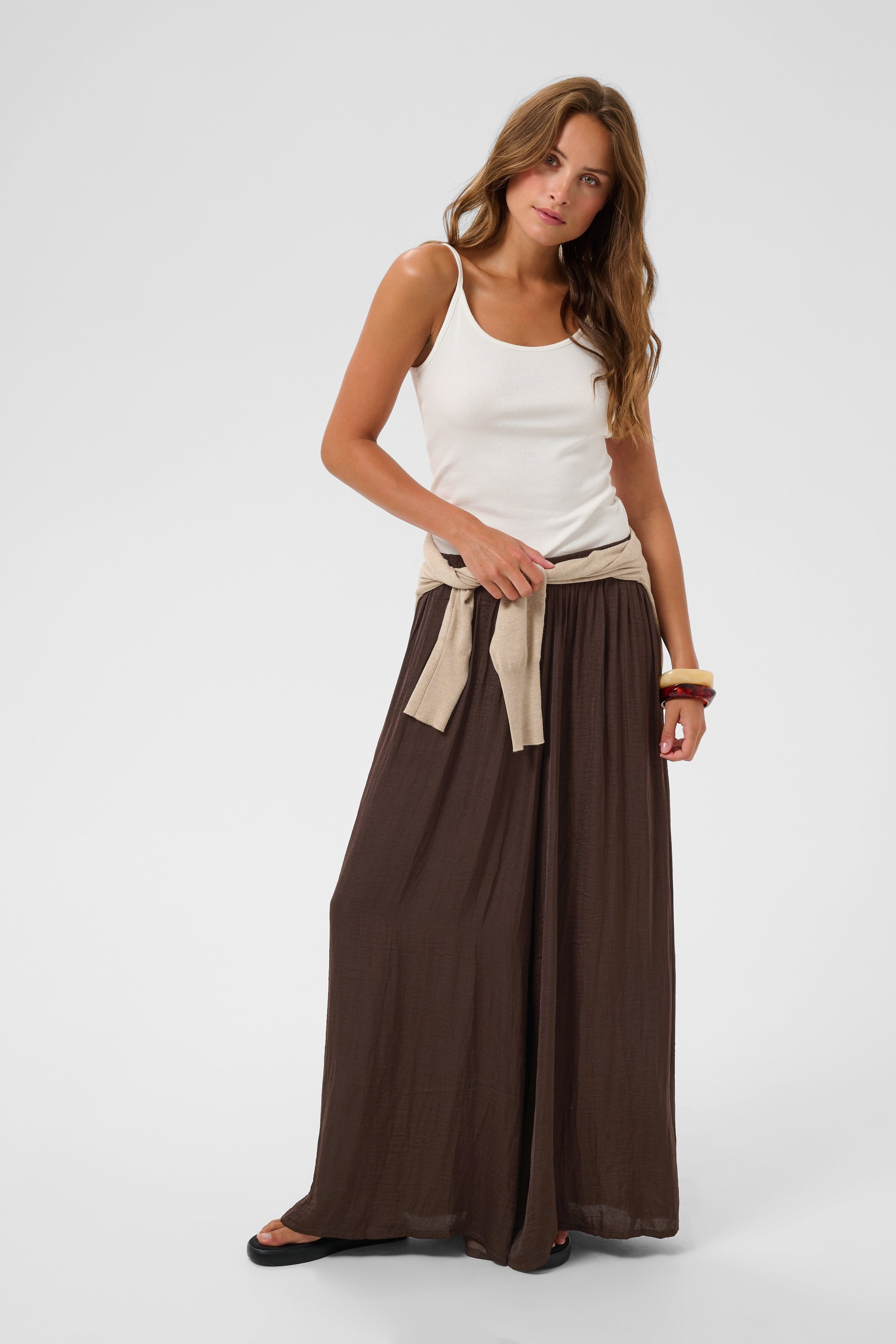 KAallie Hose LOOKBOOK FRONT 10508761-190915