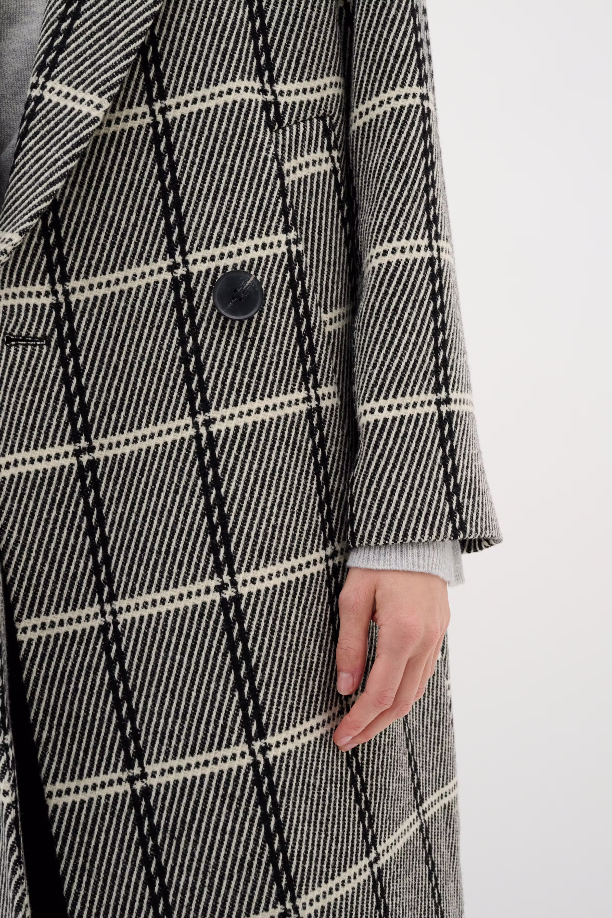 YaniaIW Mantel LOOKBOOK DETAIL 30110607-300027