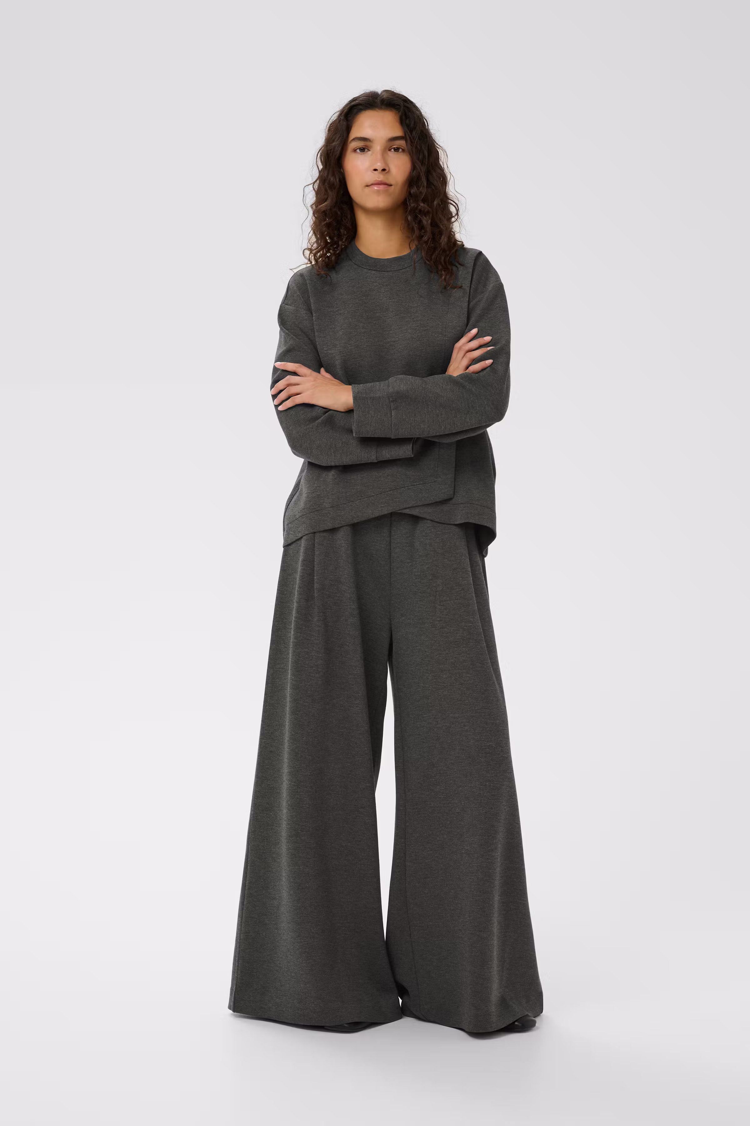 GidaIW Trousers LOOKBOOK FRONT 30111107-300596