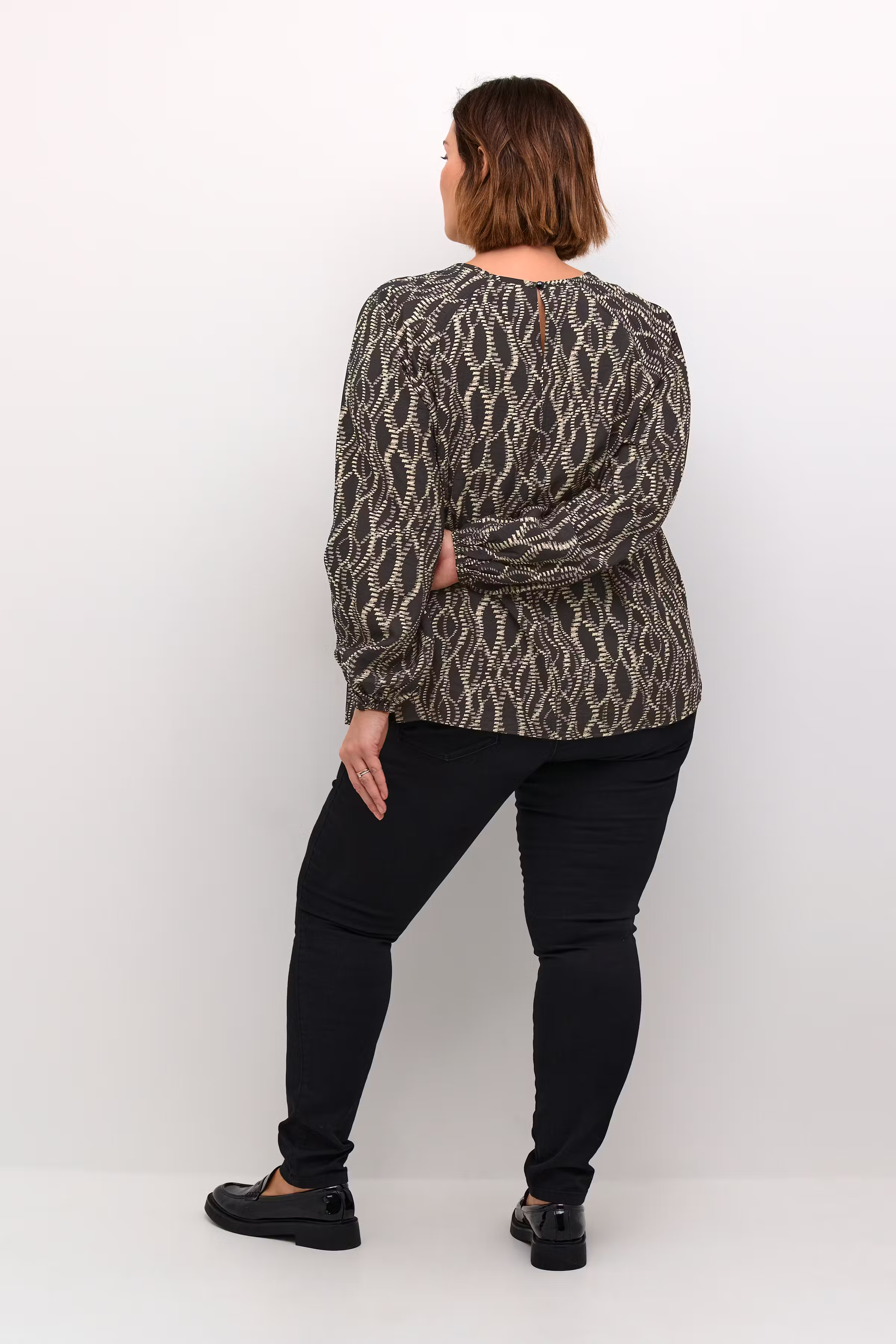 KClanora Blus LOOKBOOK BACK 10582741-106591