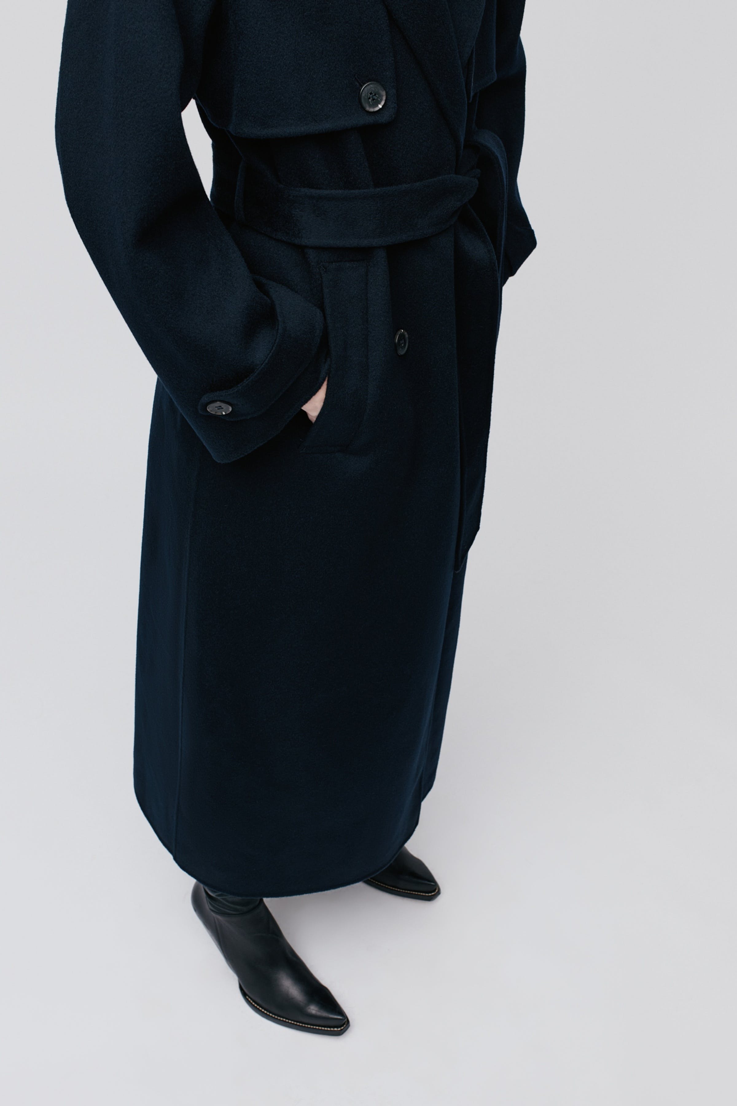 COLETTE Mantel LOOKBOOK FRONT 30600565-BL900